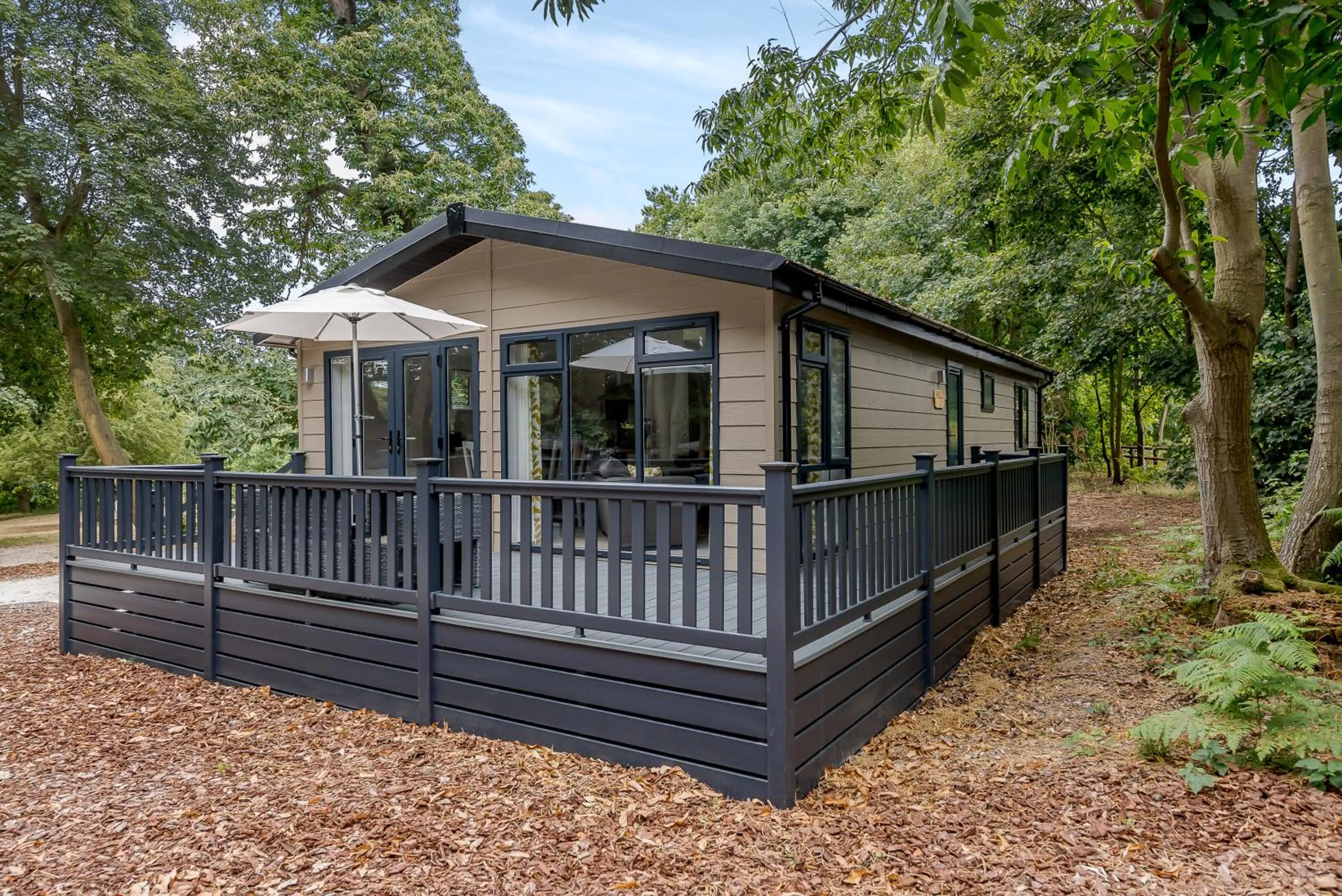 Property building in Woolverstone Marina and Lodge Park