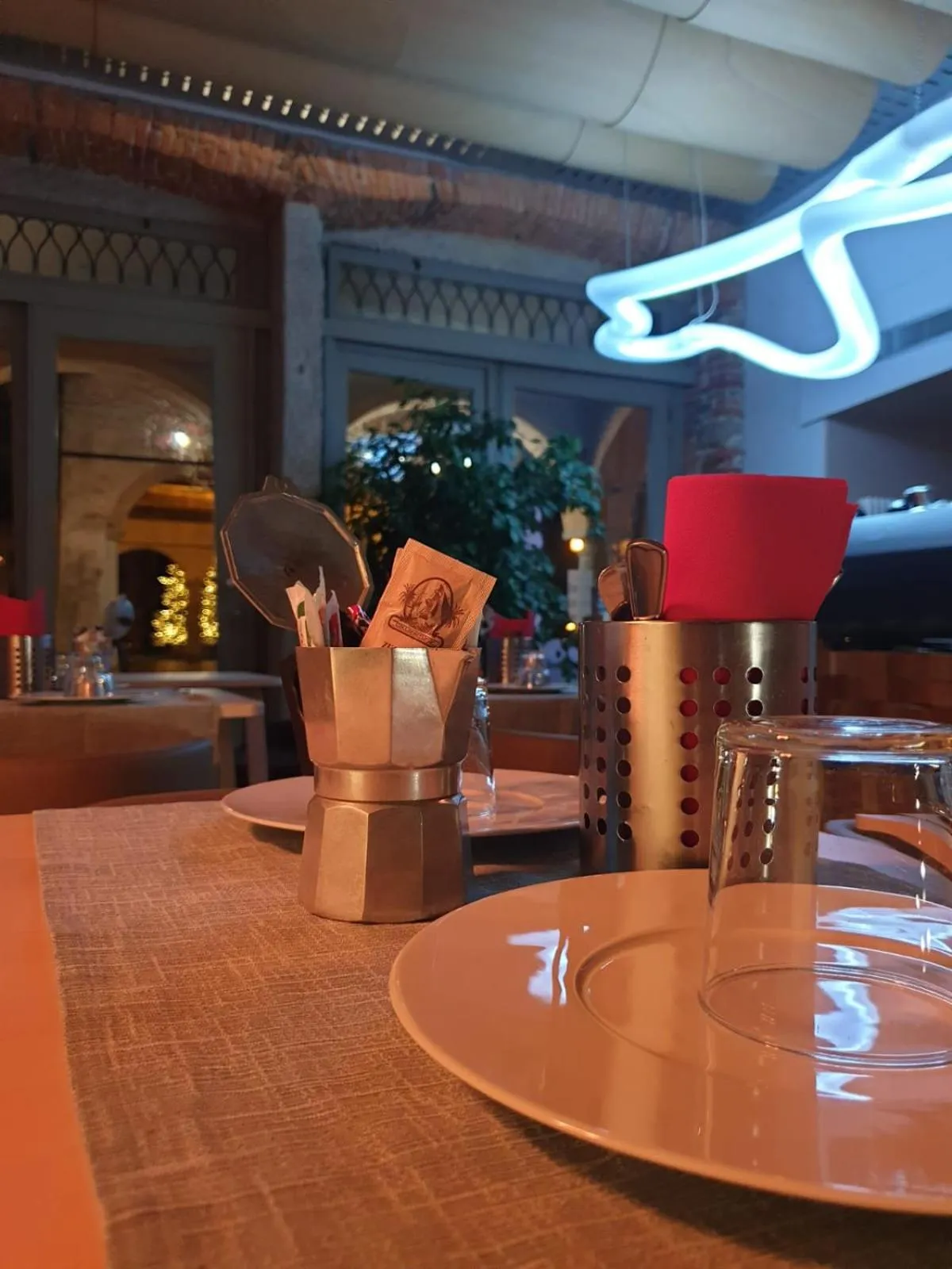 Restaurant/places to eat in Piccolo Hotel Olina