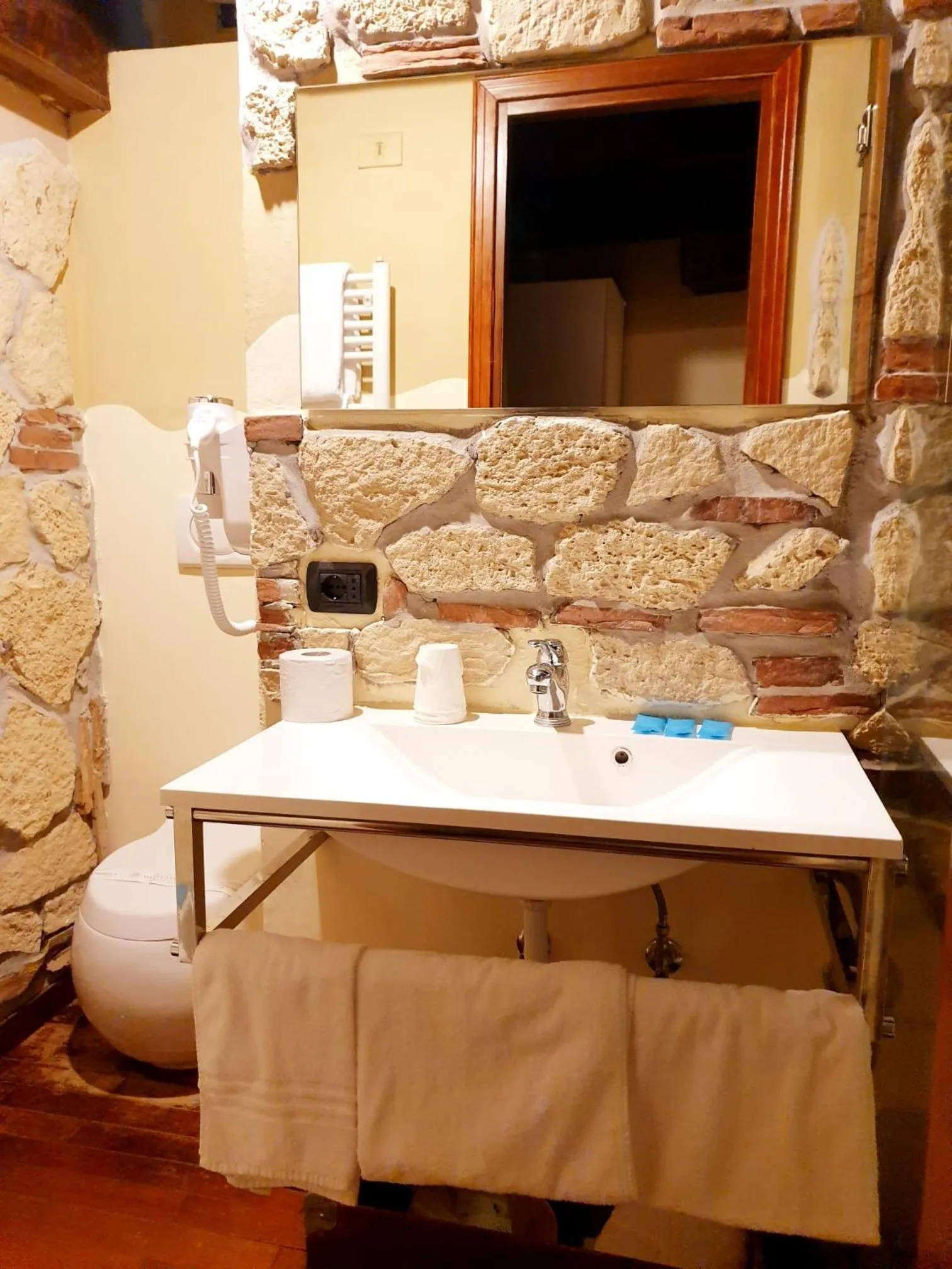 Shower in Piccolo Hotel Olina