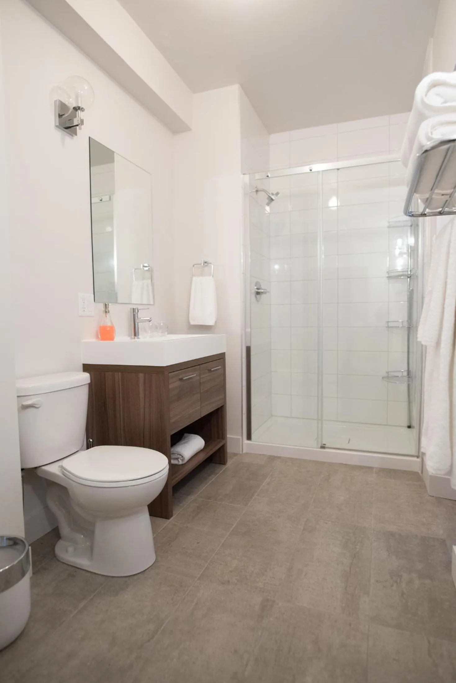 Shower in Le Central