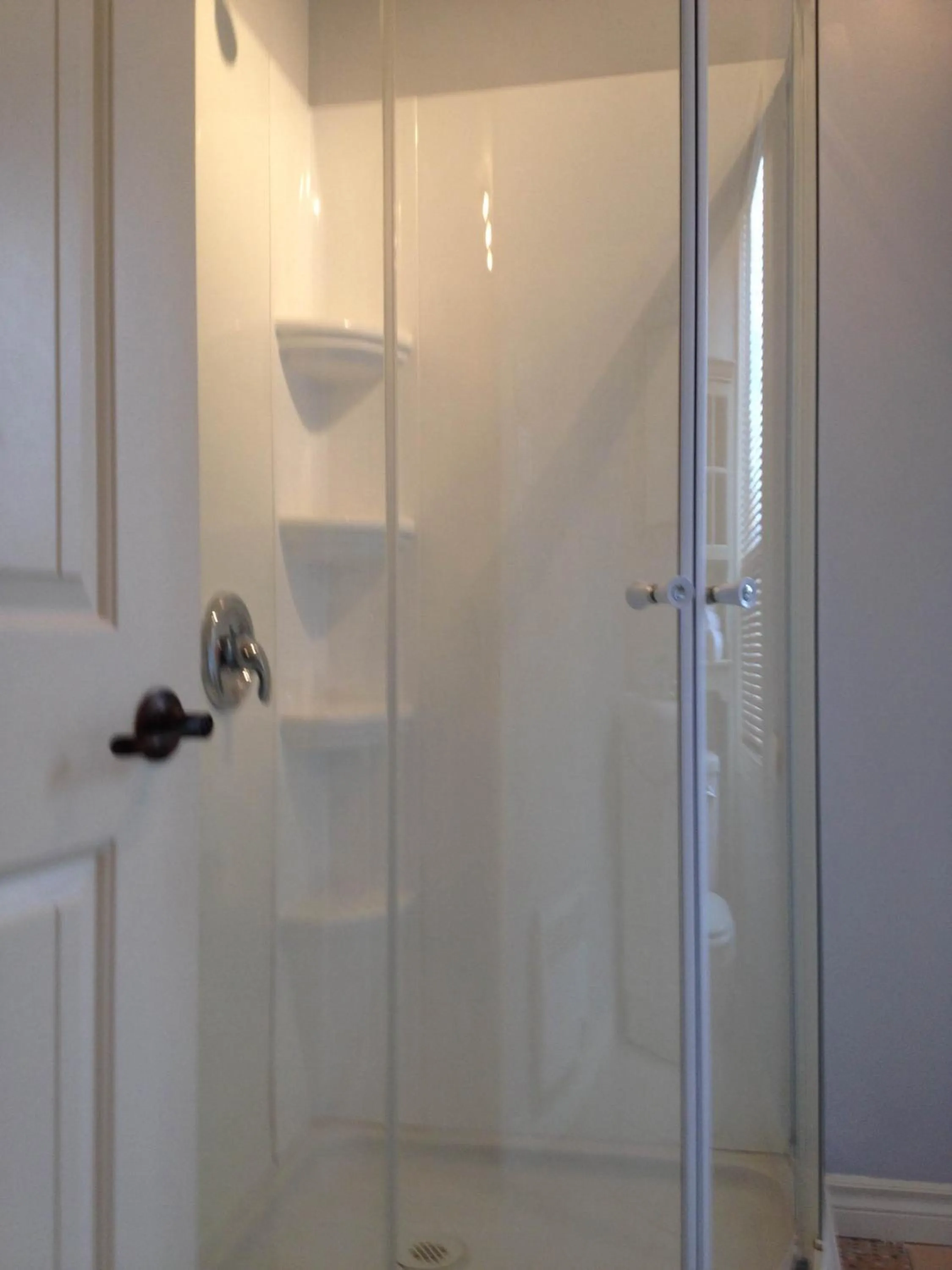 Shower in Le Citadin