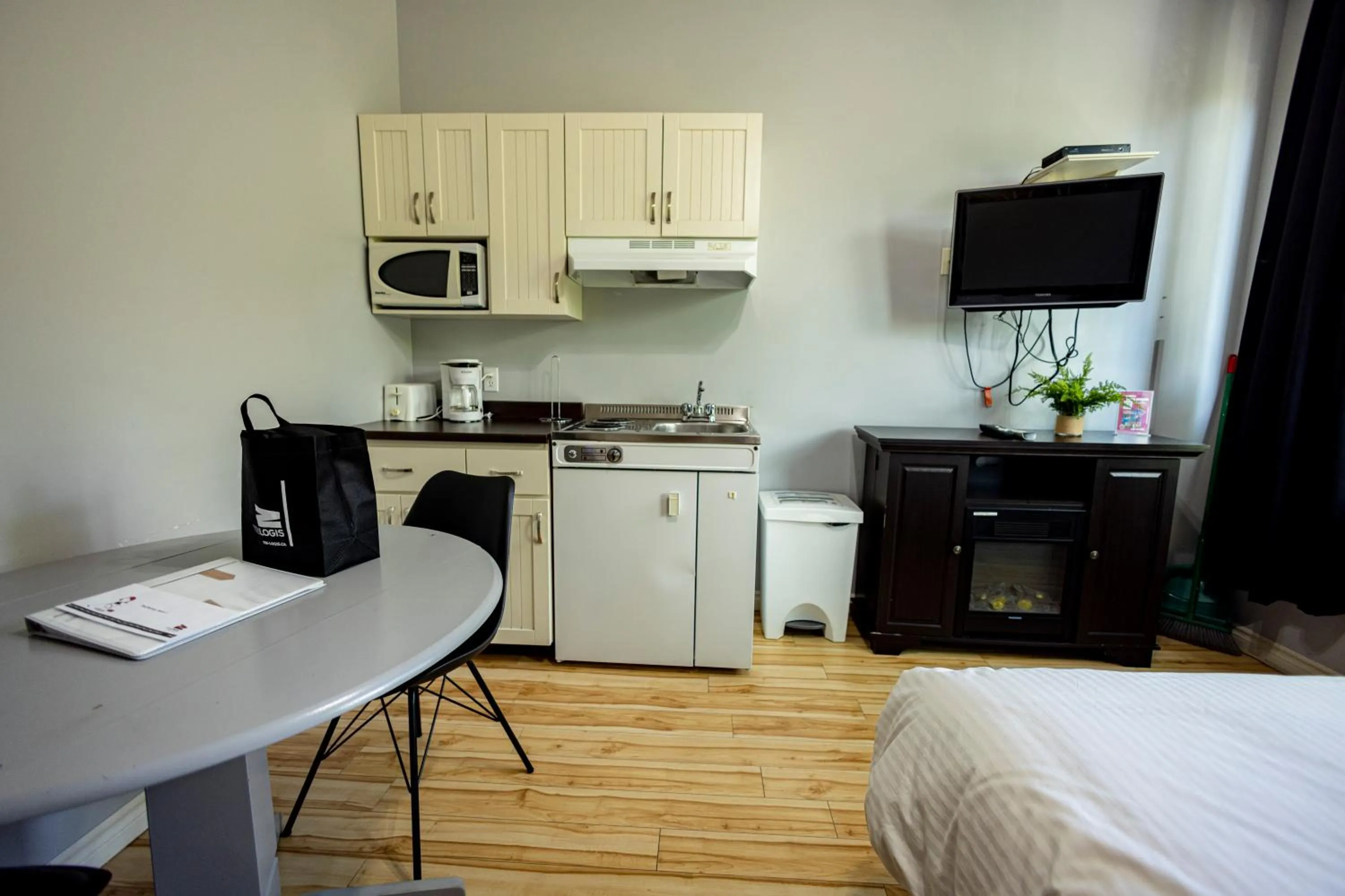 Photo of the whole room in Le Citadin