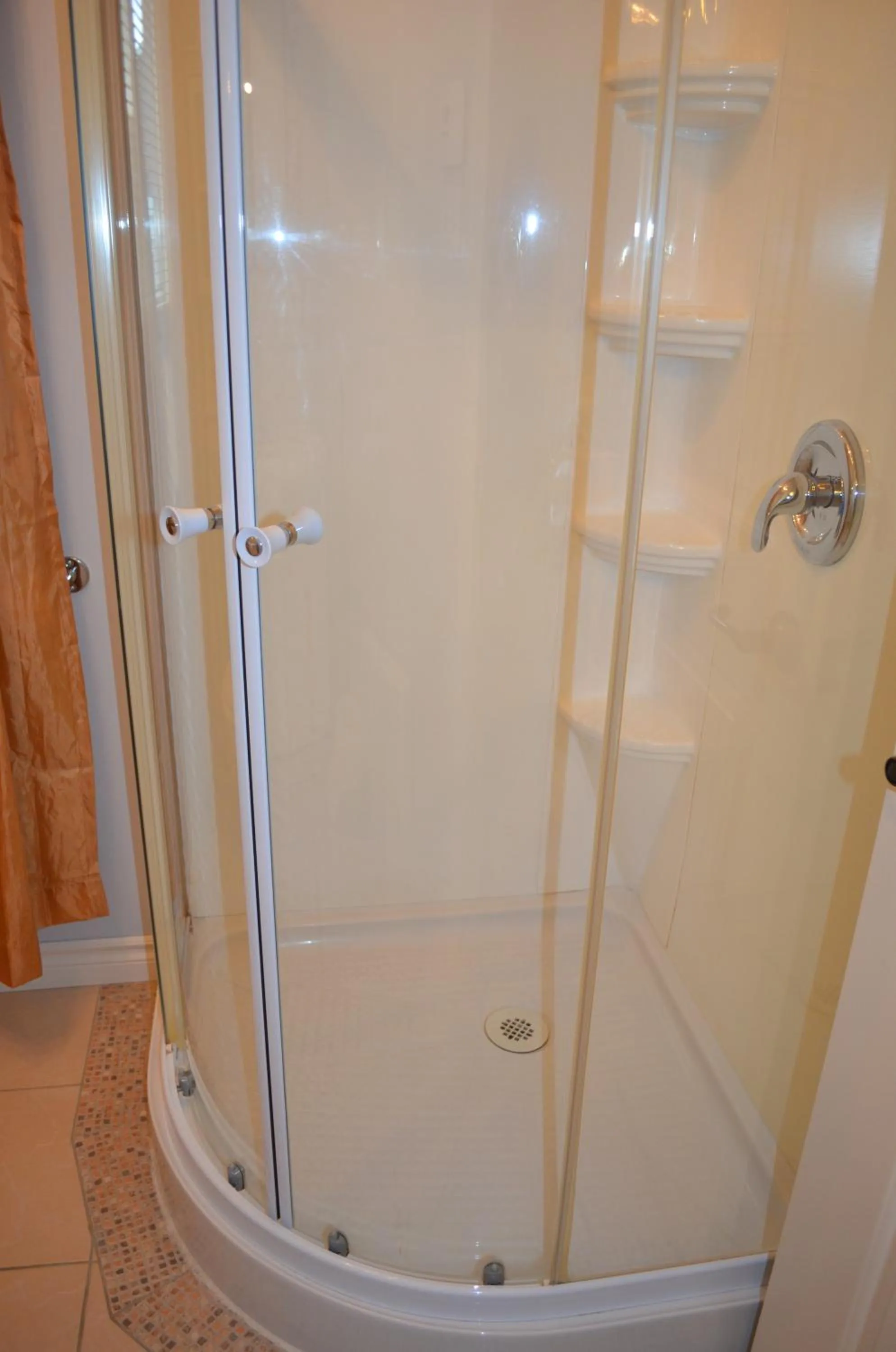 Shower in Le Citadin