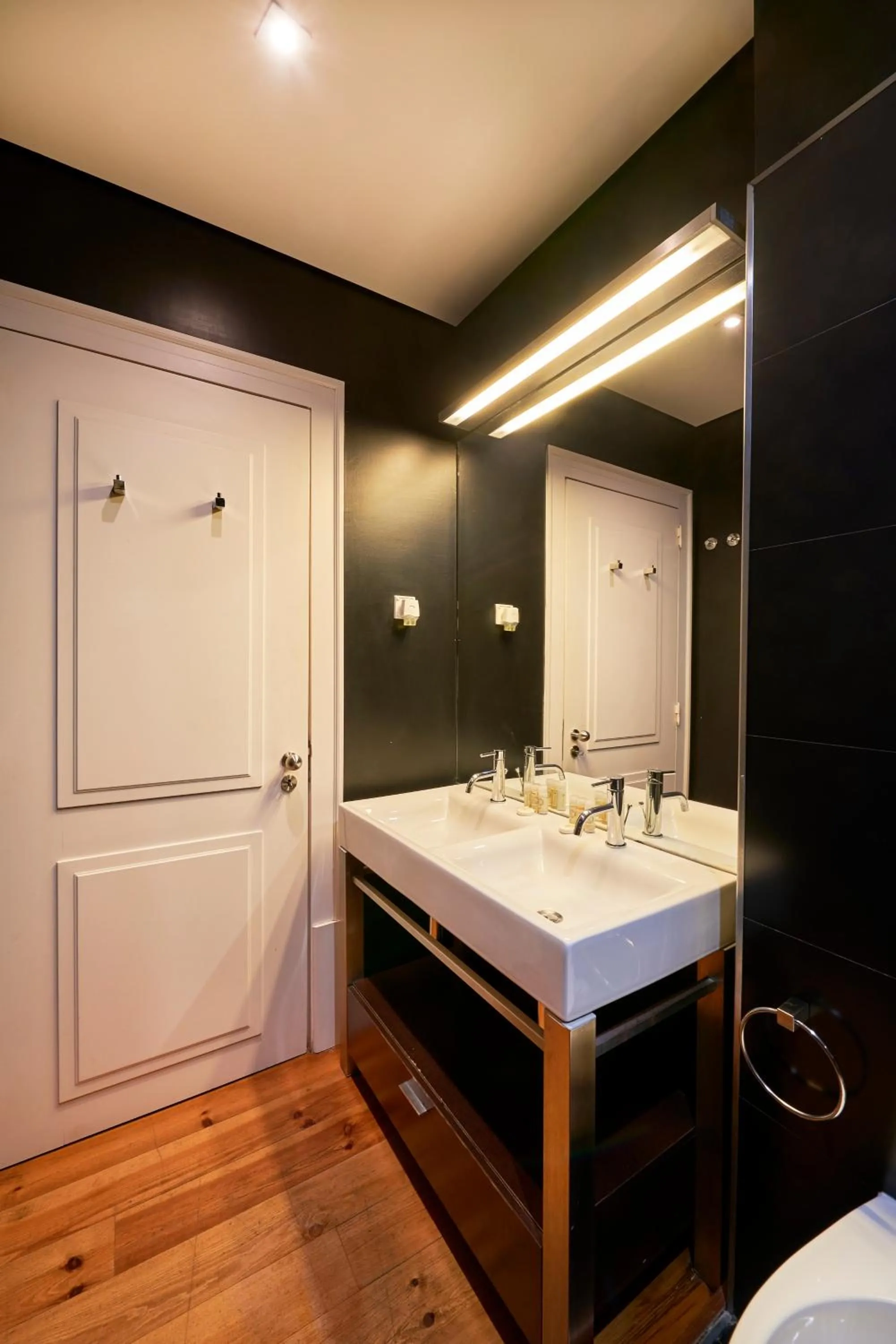 Bathroom, Bed in Lisbon Five Stars Apartments São Paulo 55