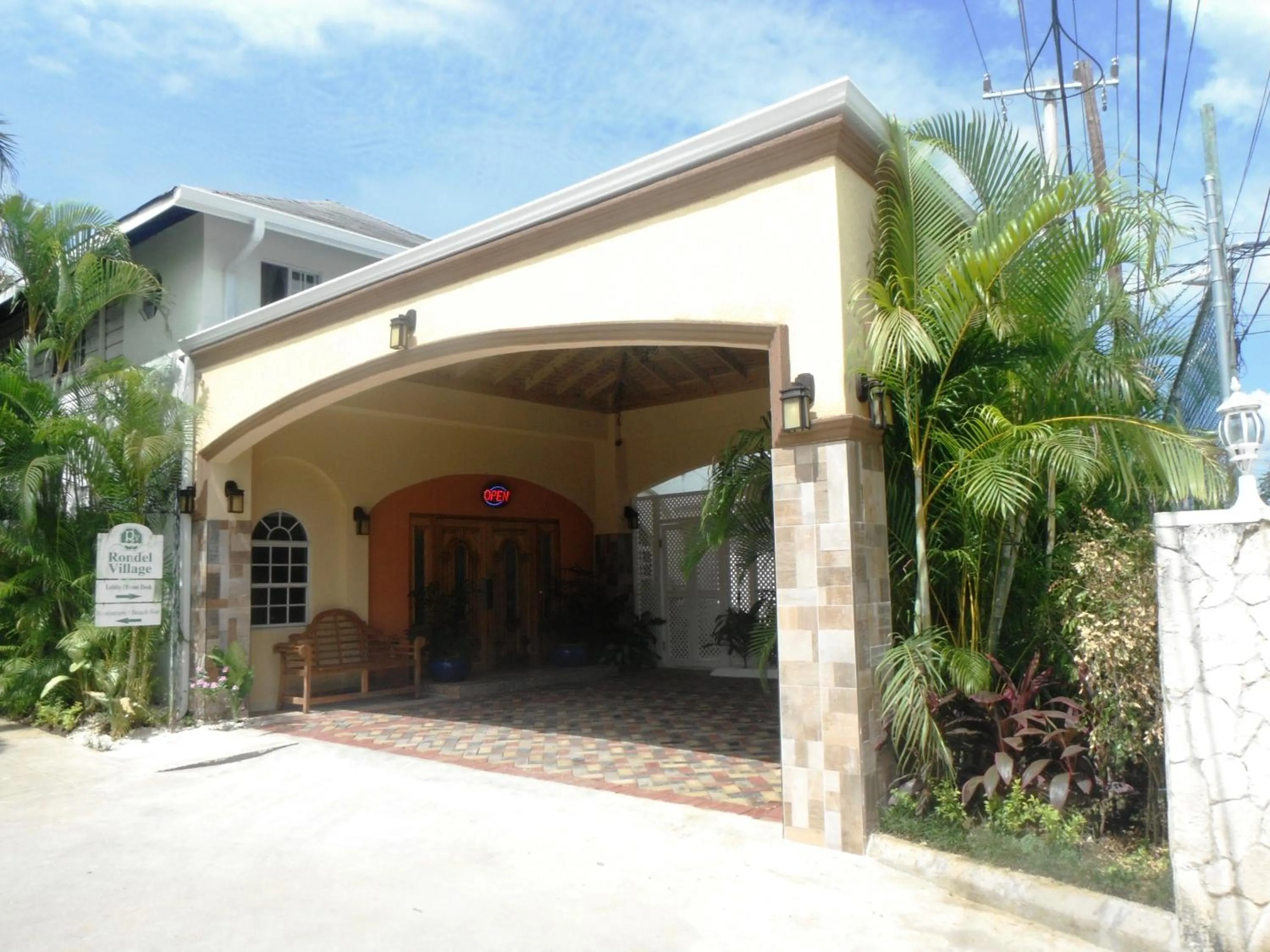 Facade/entrance in Rondel Village