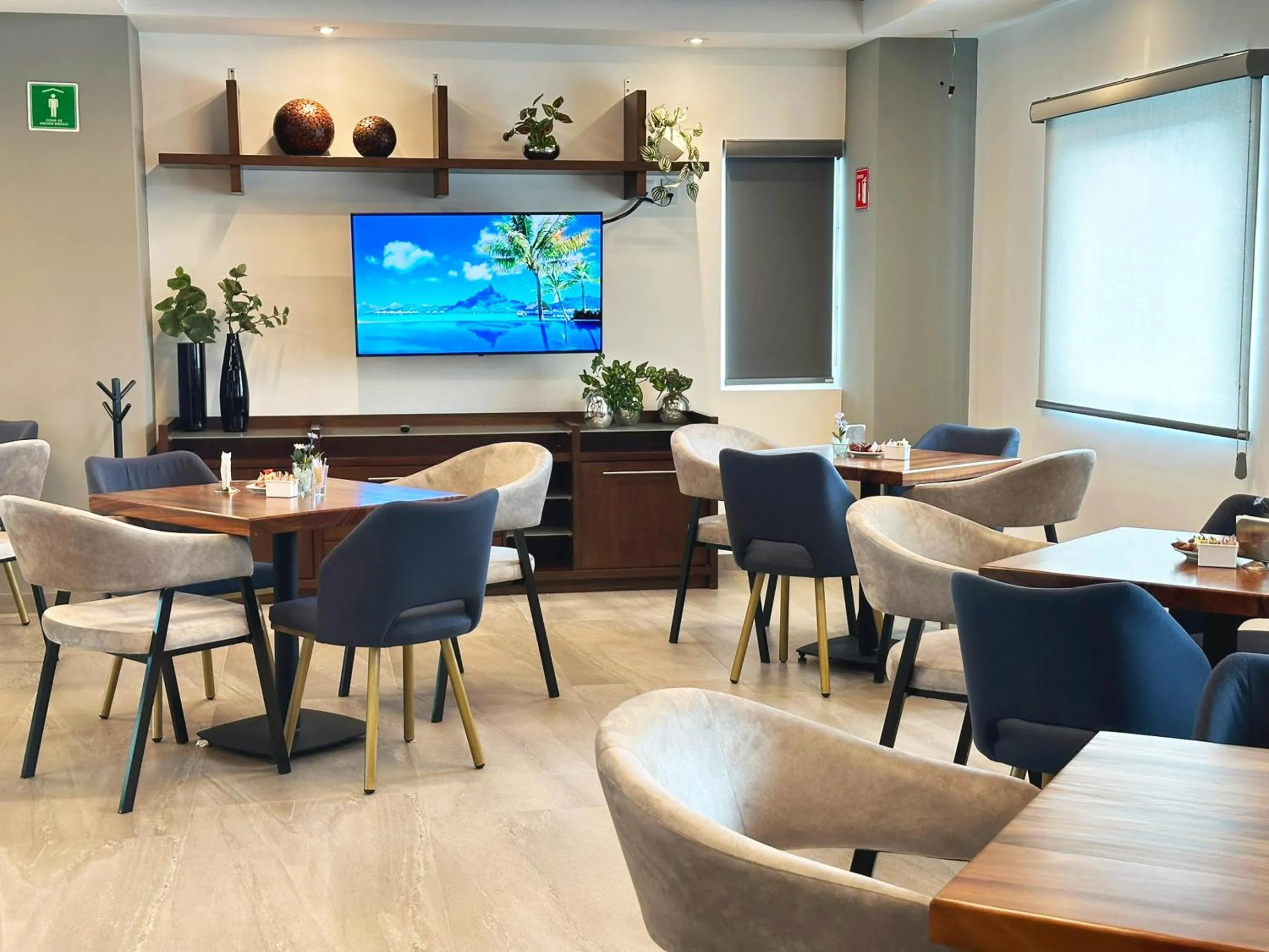 Dining area in Hotel Fray Select