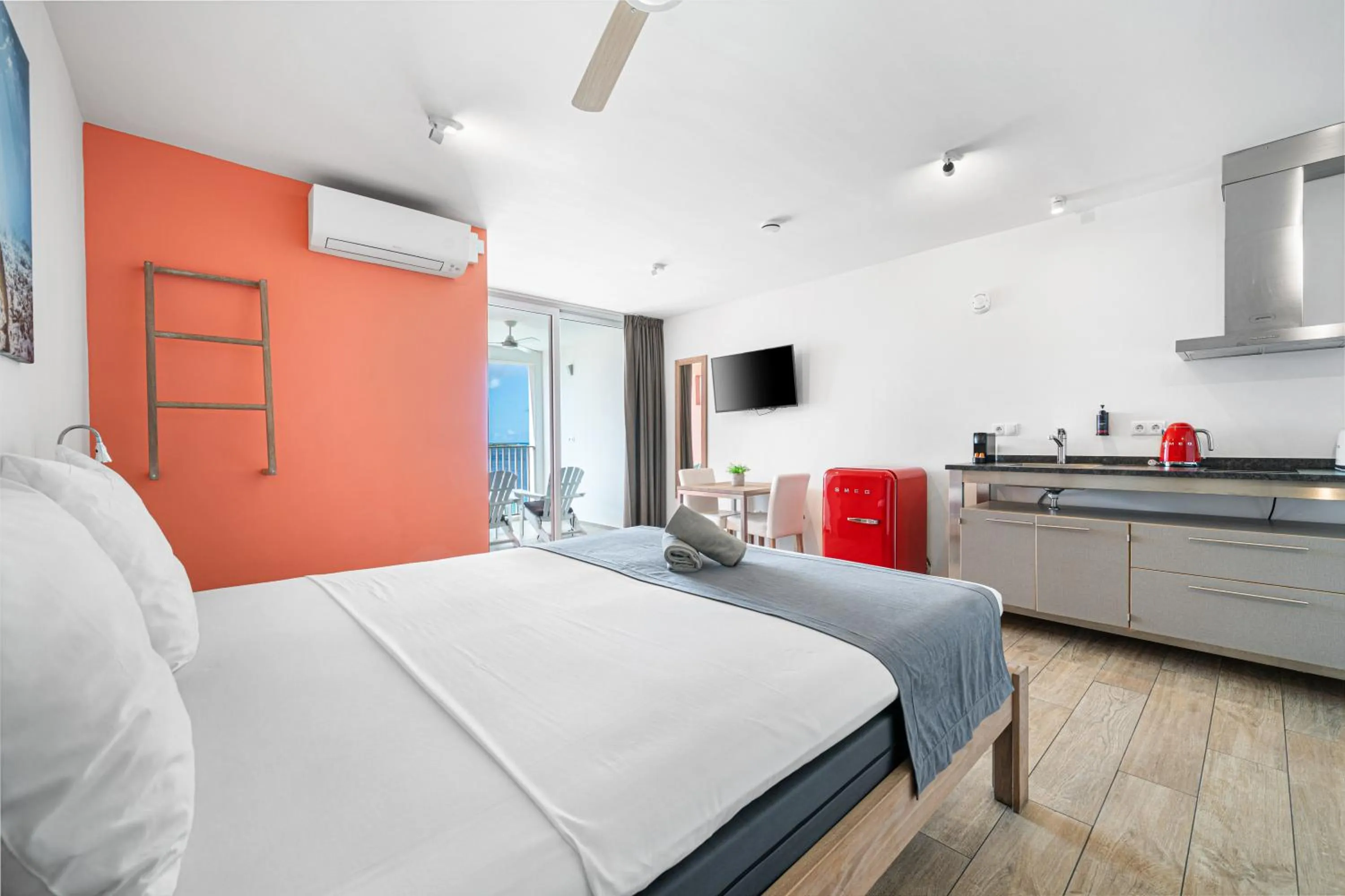 Bed in Chogogo Dive & Beach Resort Bonaire