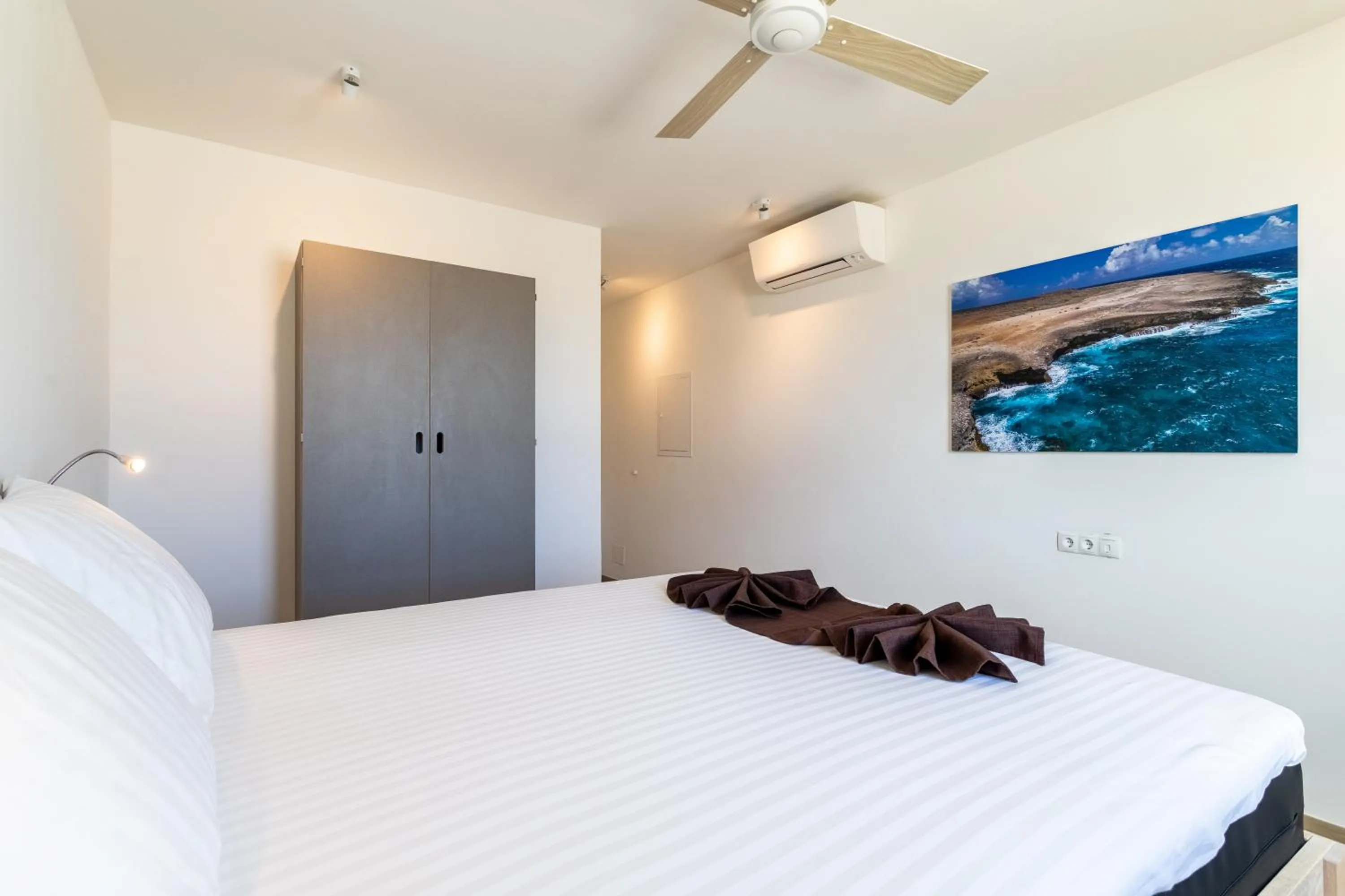 Bed in Chogogo Dive & Beach Resort Bonaire