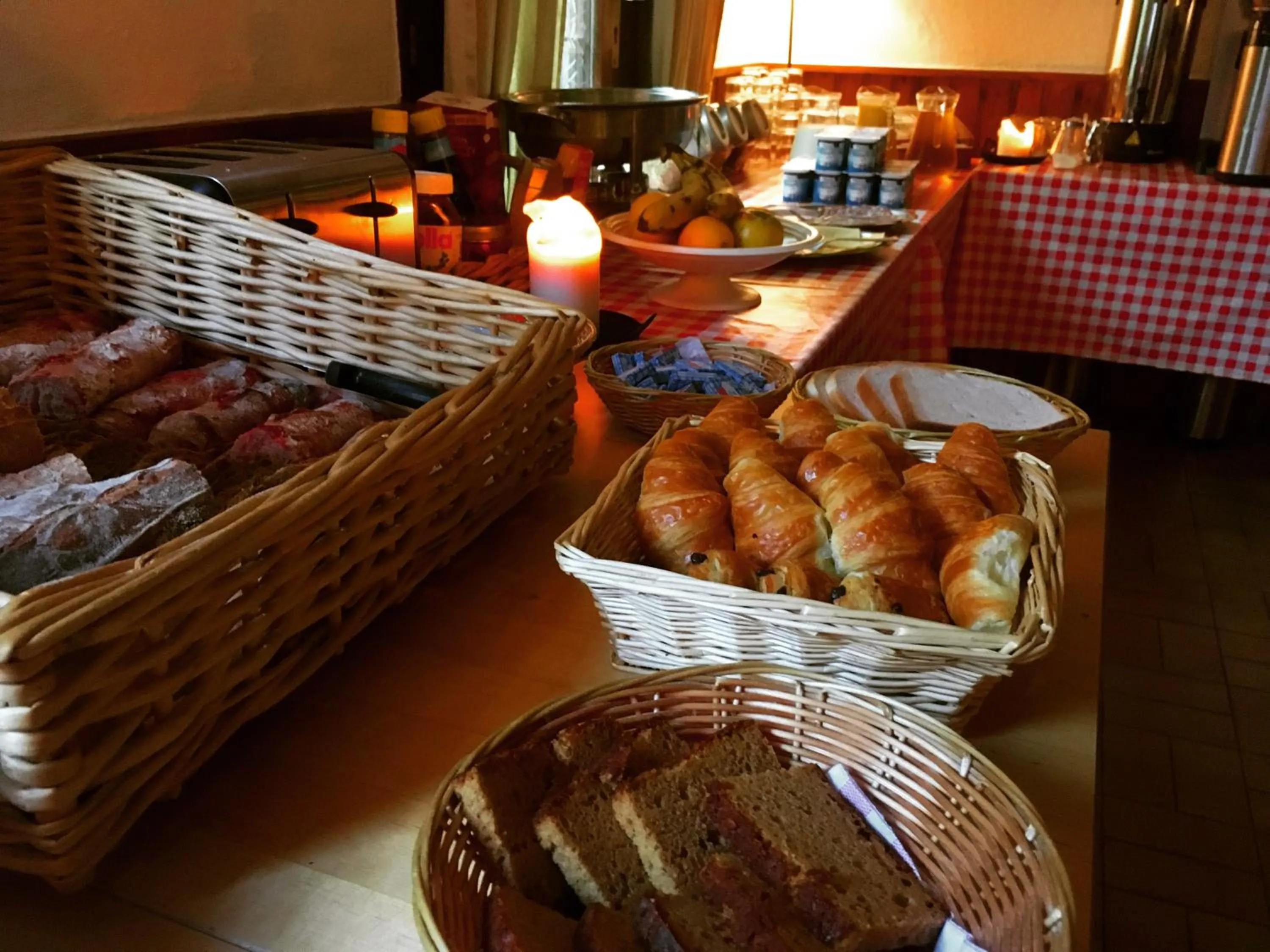 Breakfast in Hotel Au Bon Accueil