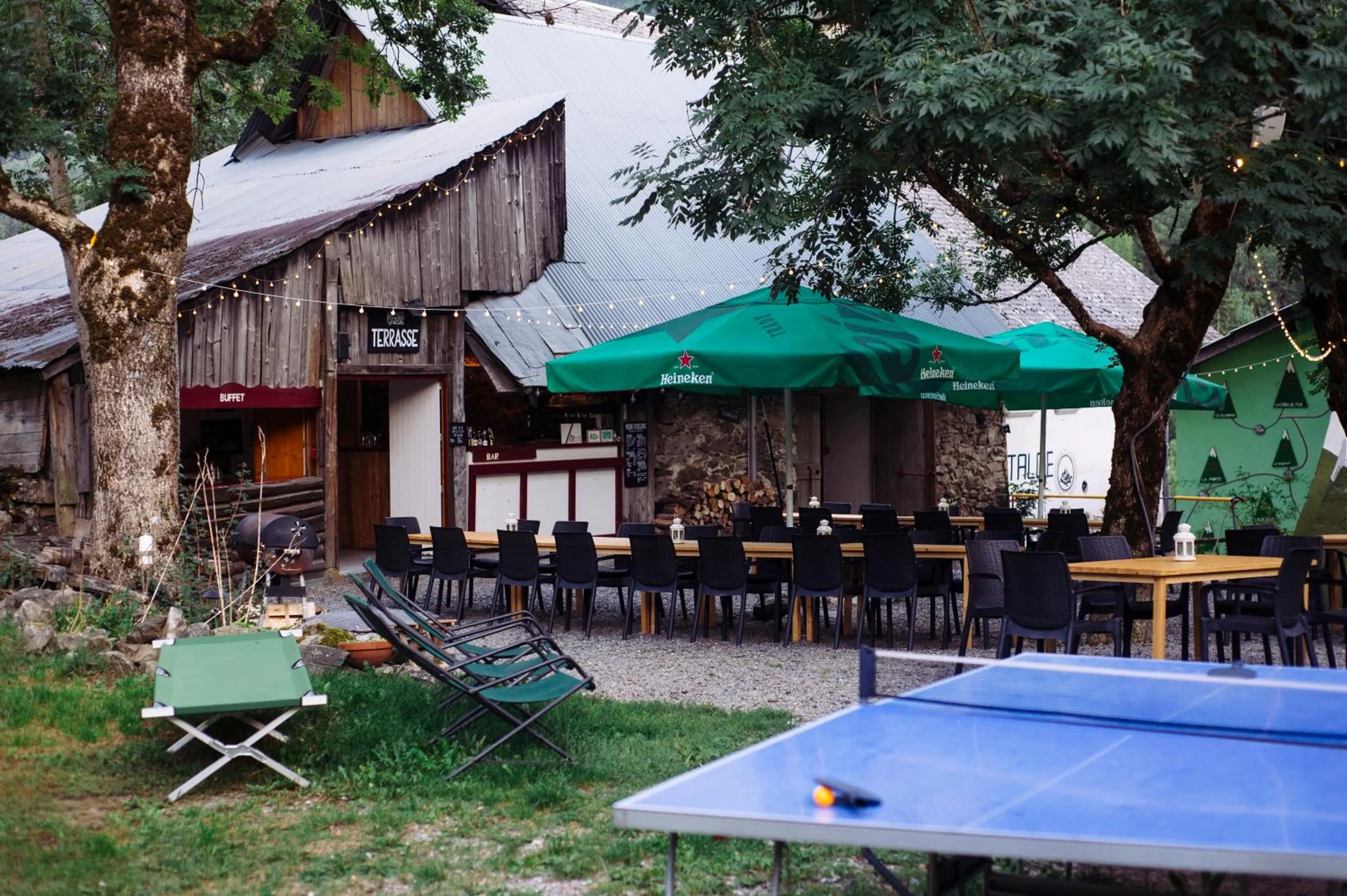 Patio in Hotel Au Bon Accueil