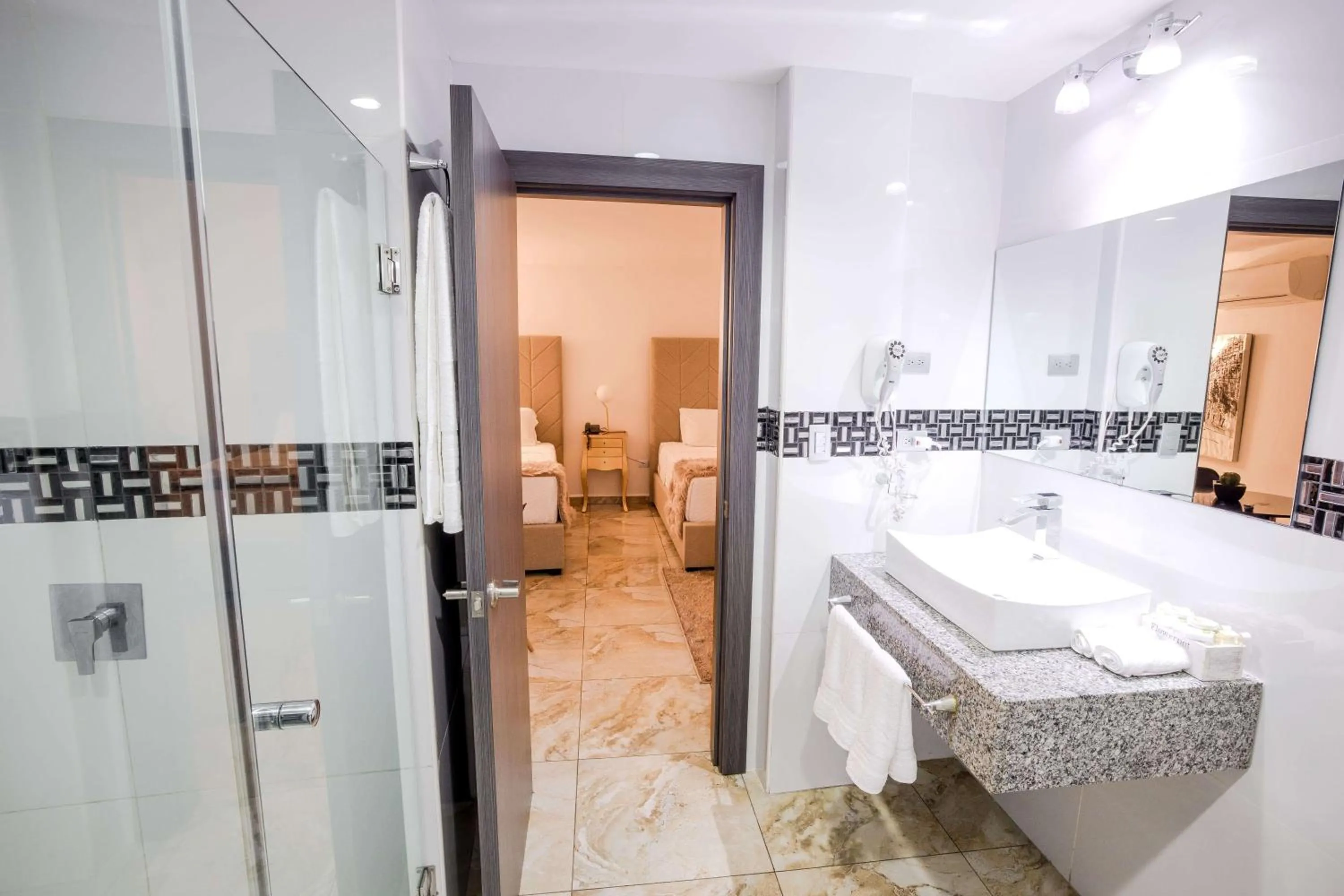 Basha Hotel & Restaurant
