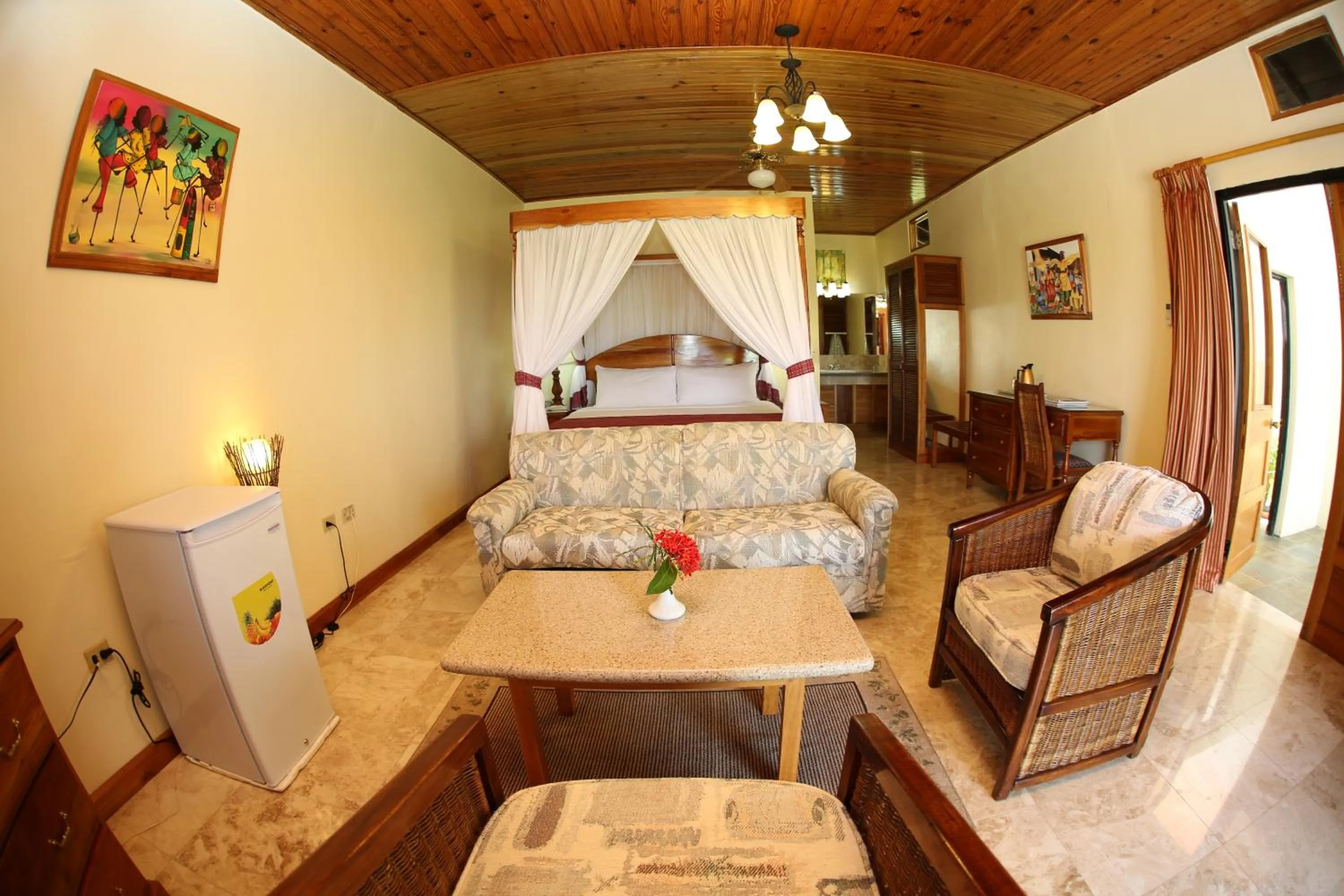 Photo of the whole room, Bed in Charela Inn