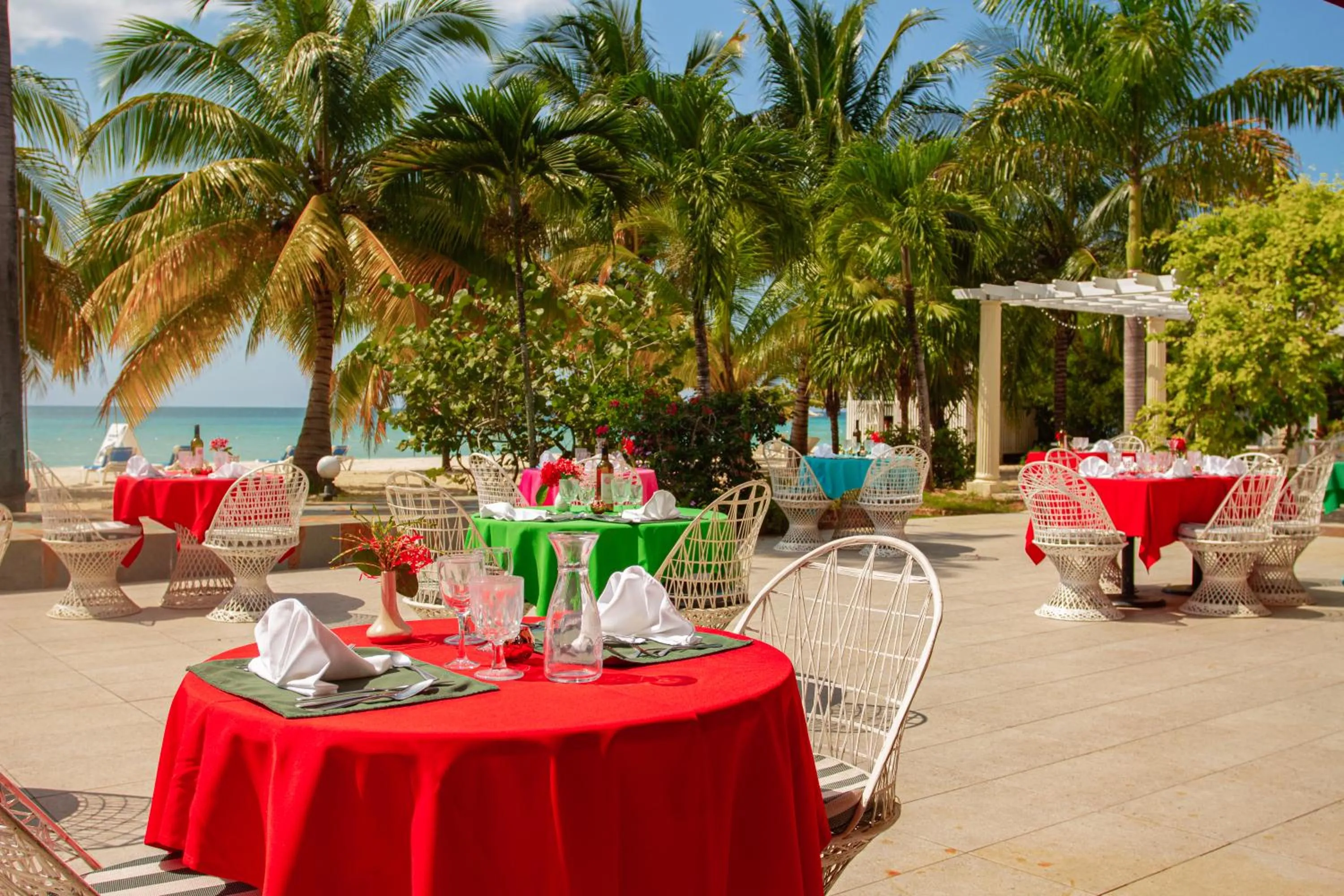 Restaurant/places to eat in Charela Inn