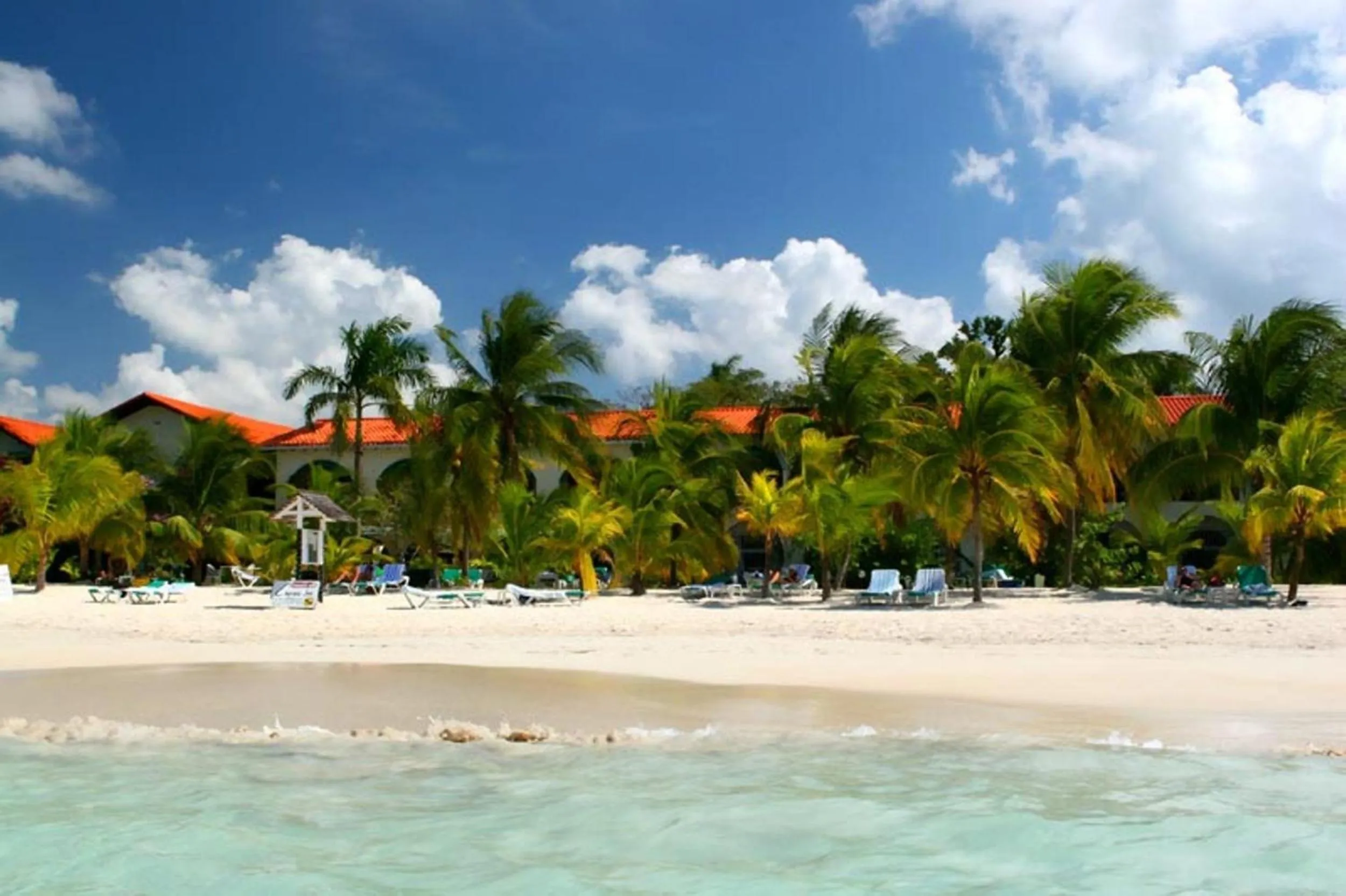 Beach in Charela Inn