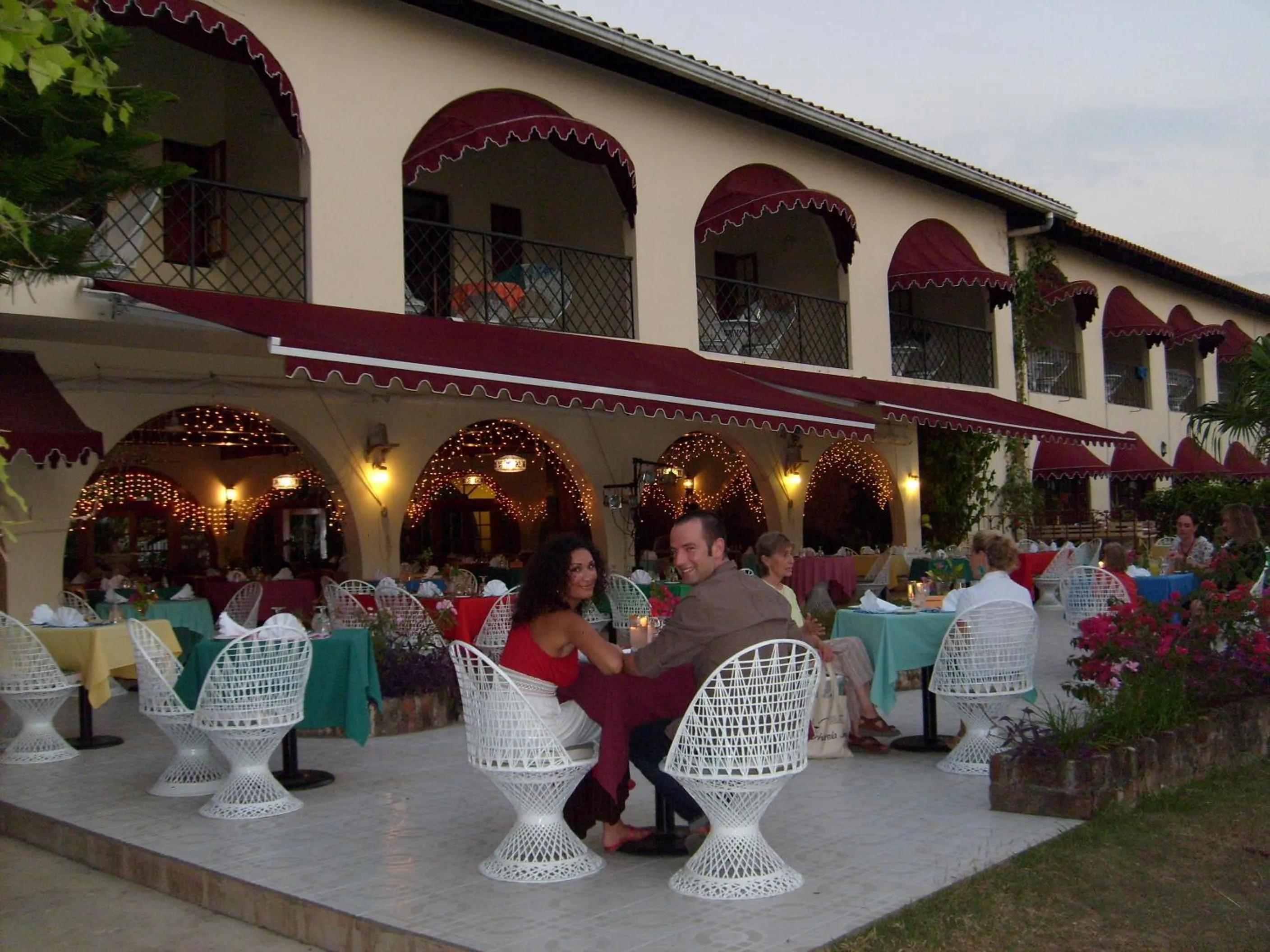 Restaurant/places to eat in Charela Inn