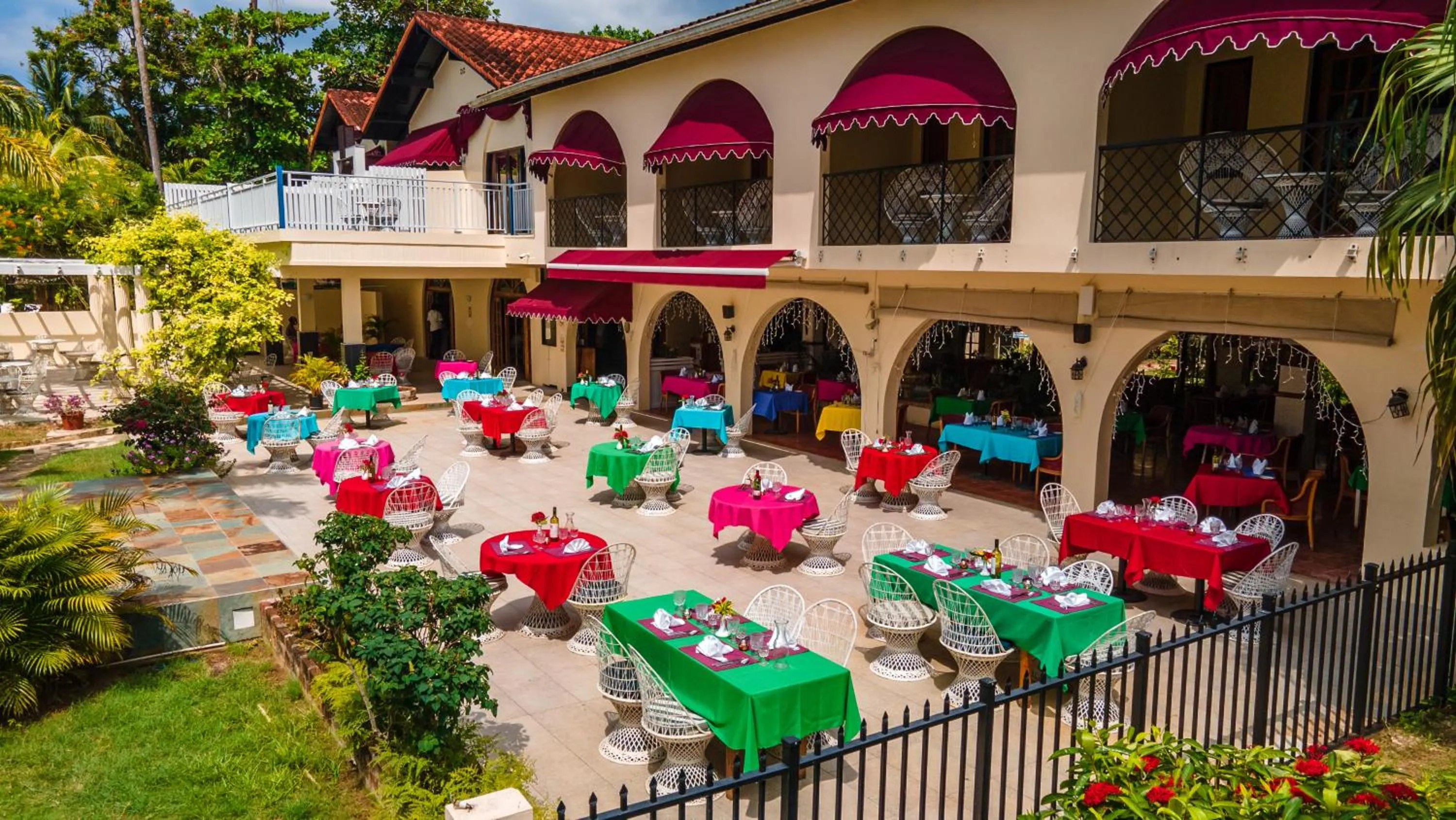 Restaurant/places to eat in Charela Inn