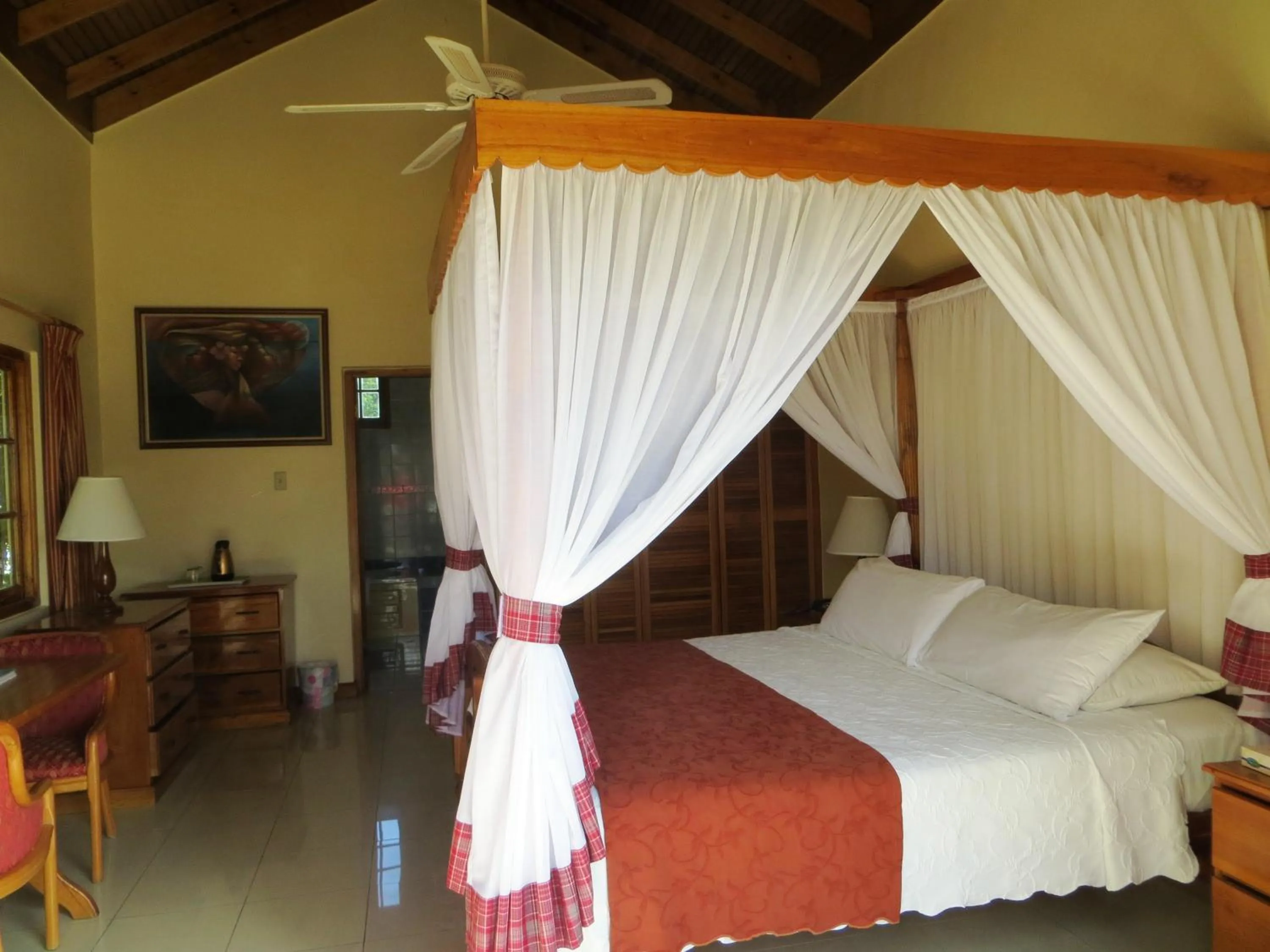 Photo of the whole room, Bed in Charela Inn
