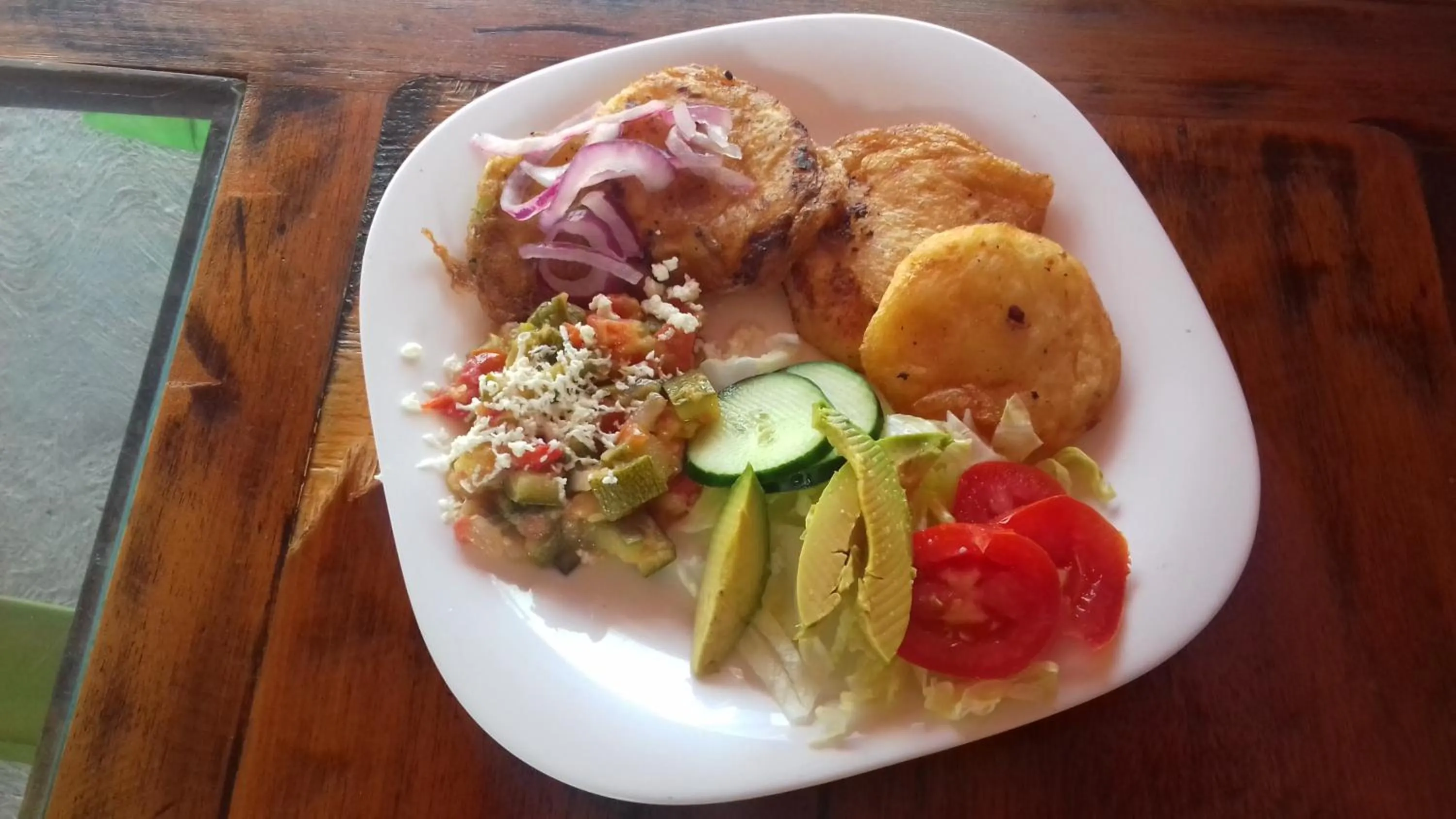 Restaurant/places to eat in Hotel yaakunah