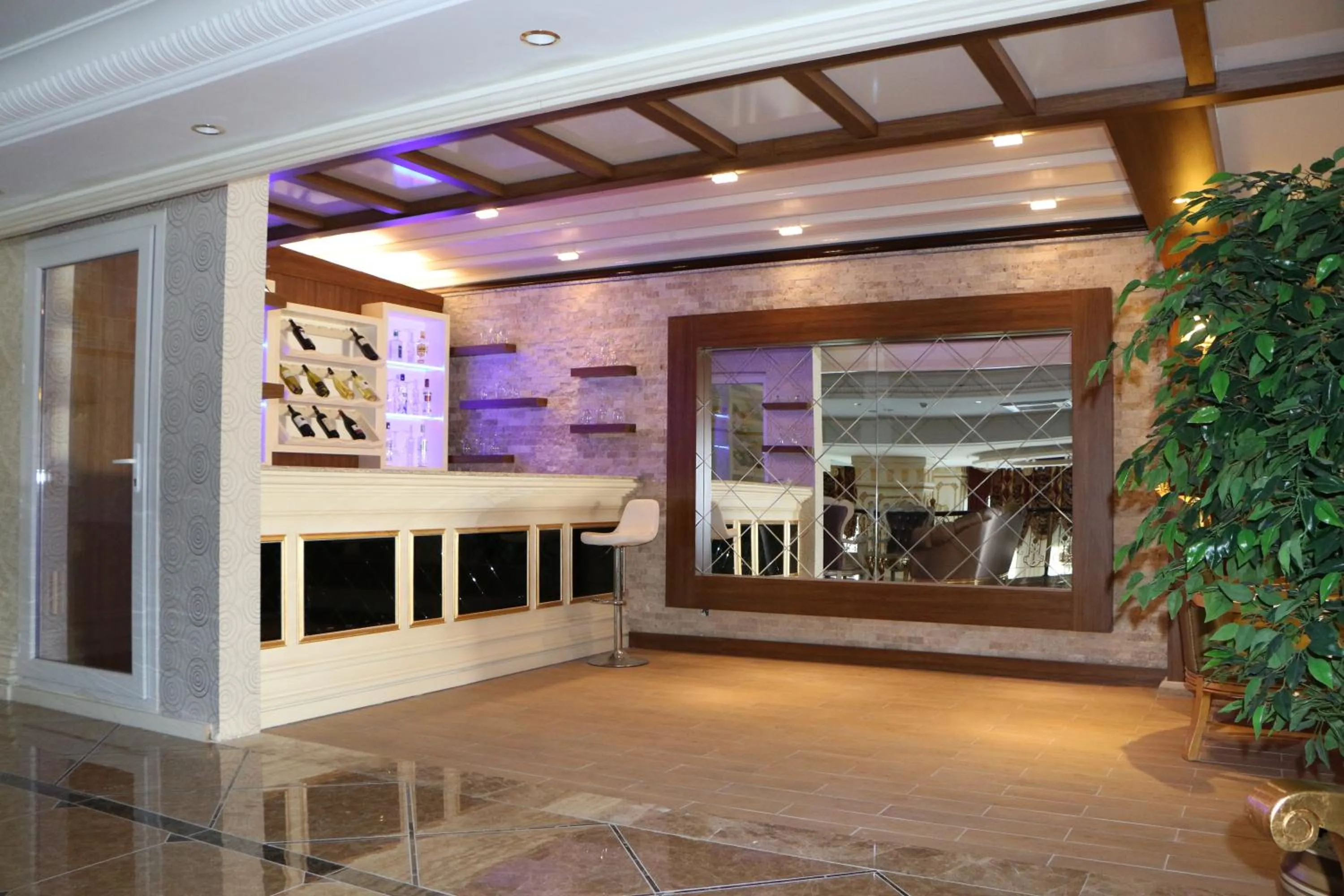 Lounge or bar in World Point Hotel Istanbul