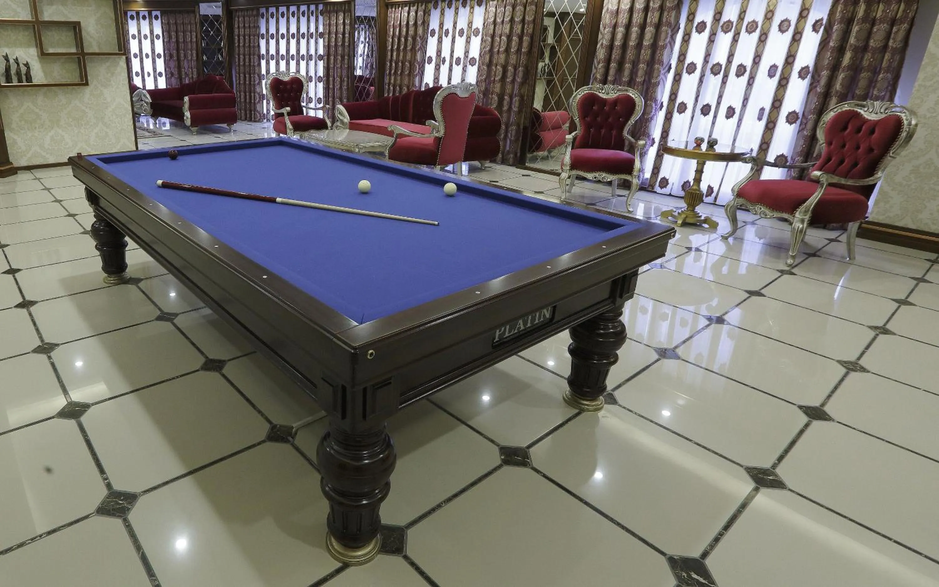 Communal lounge/ TV room in World Point Hotel Istanbul