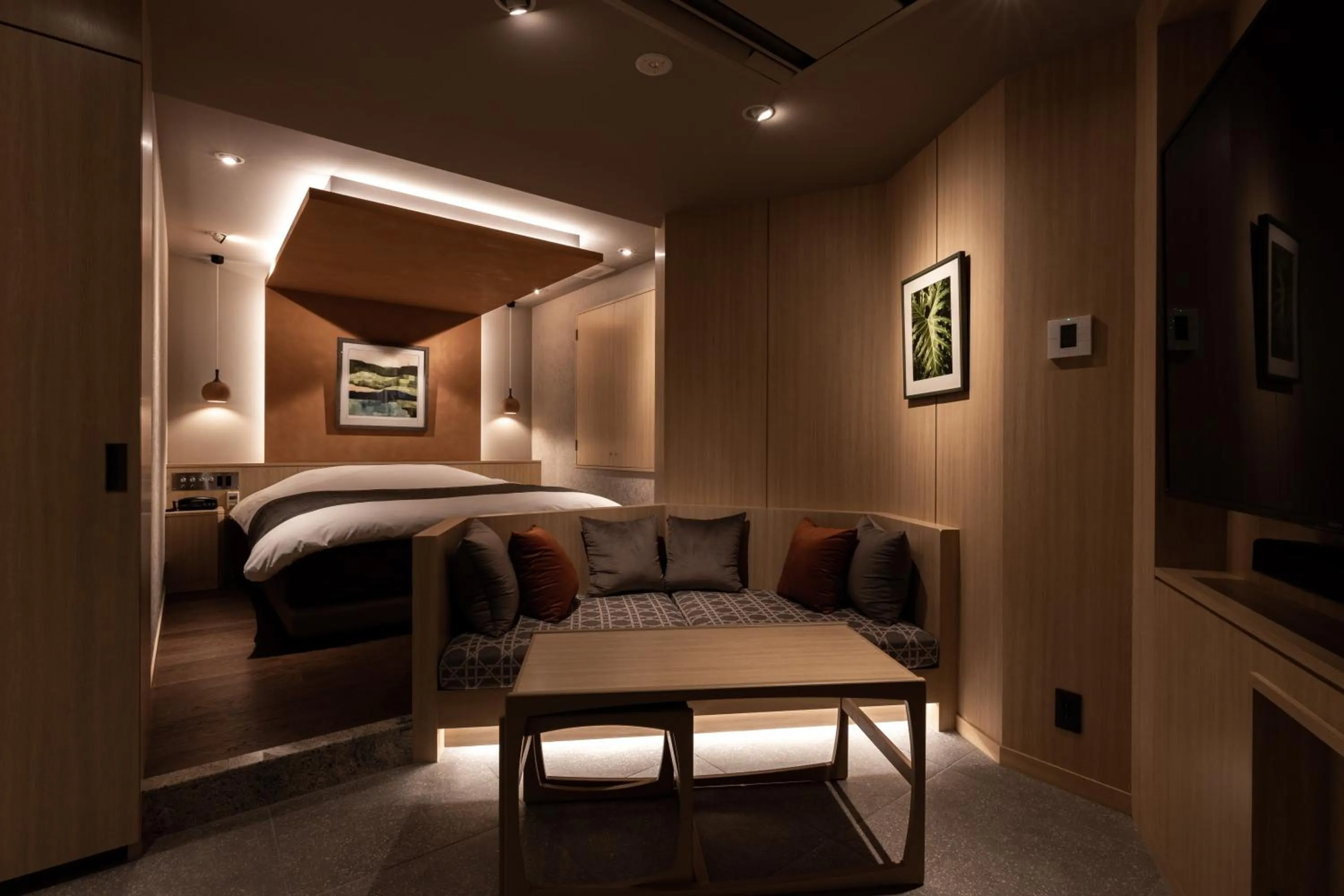 Photo of the whole room, Bed in Y-HOTEL