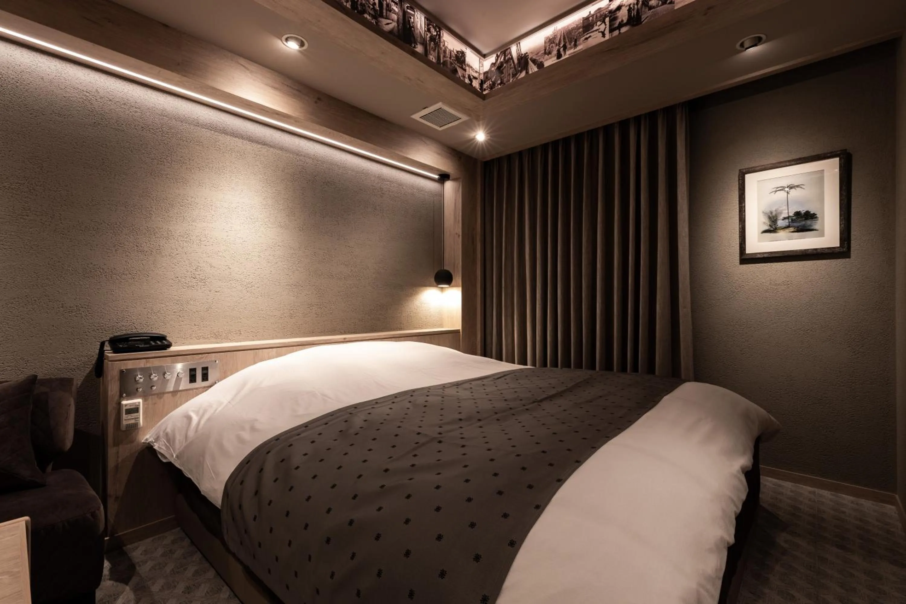 Photo of the whole room, Bed in Y-HOTEL