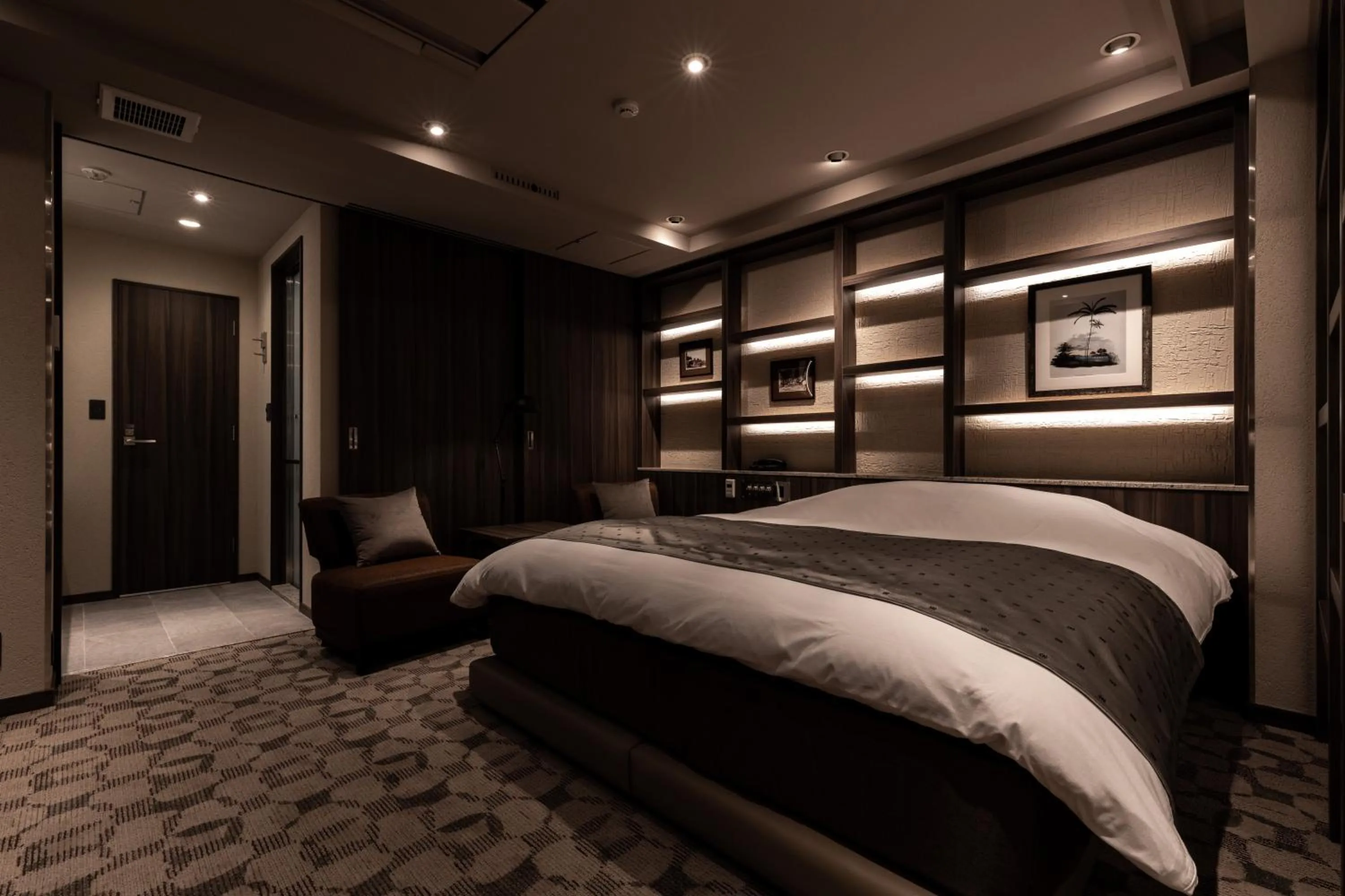 Photo of the whole room, Bed in Y-HOTEL