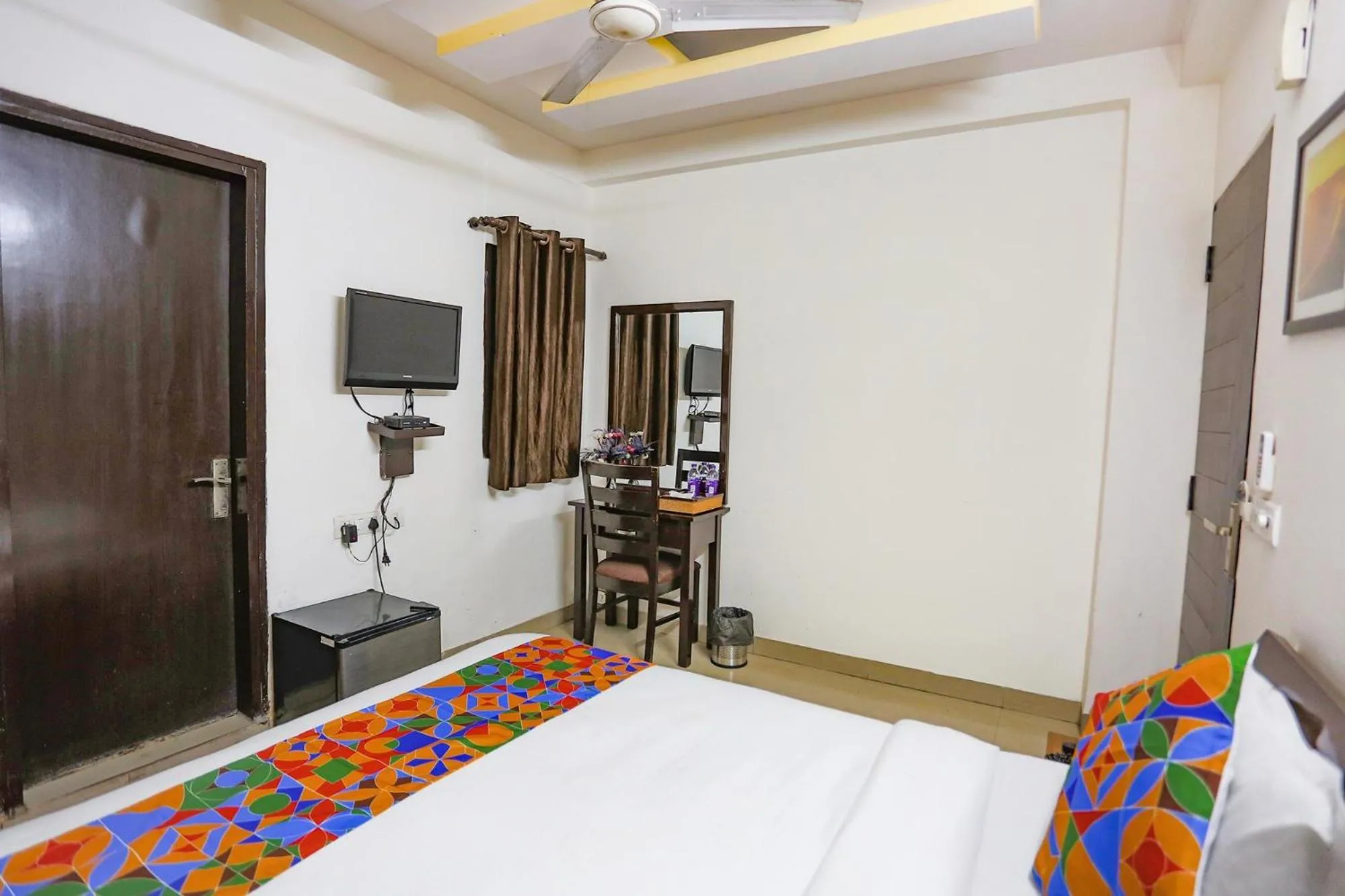 Bed in Via The Paradise - Nr Apollo Hospital