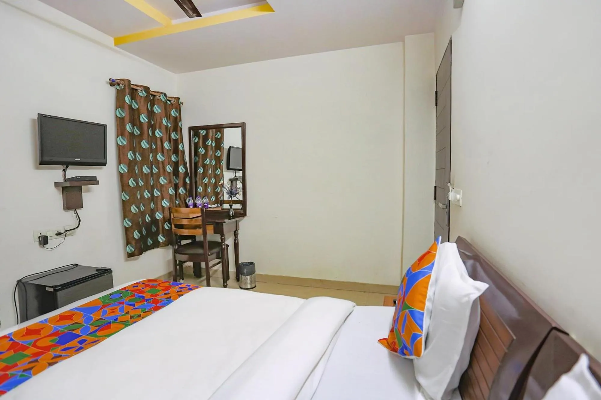 Bed in Via The Paradise - Nr Apollo Hospital