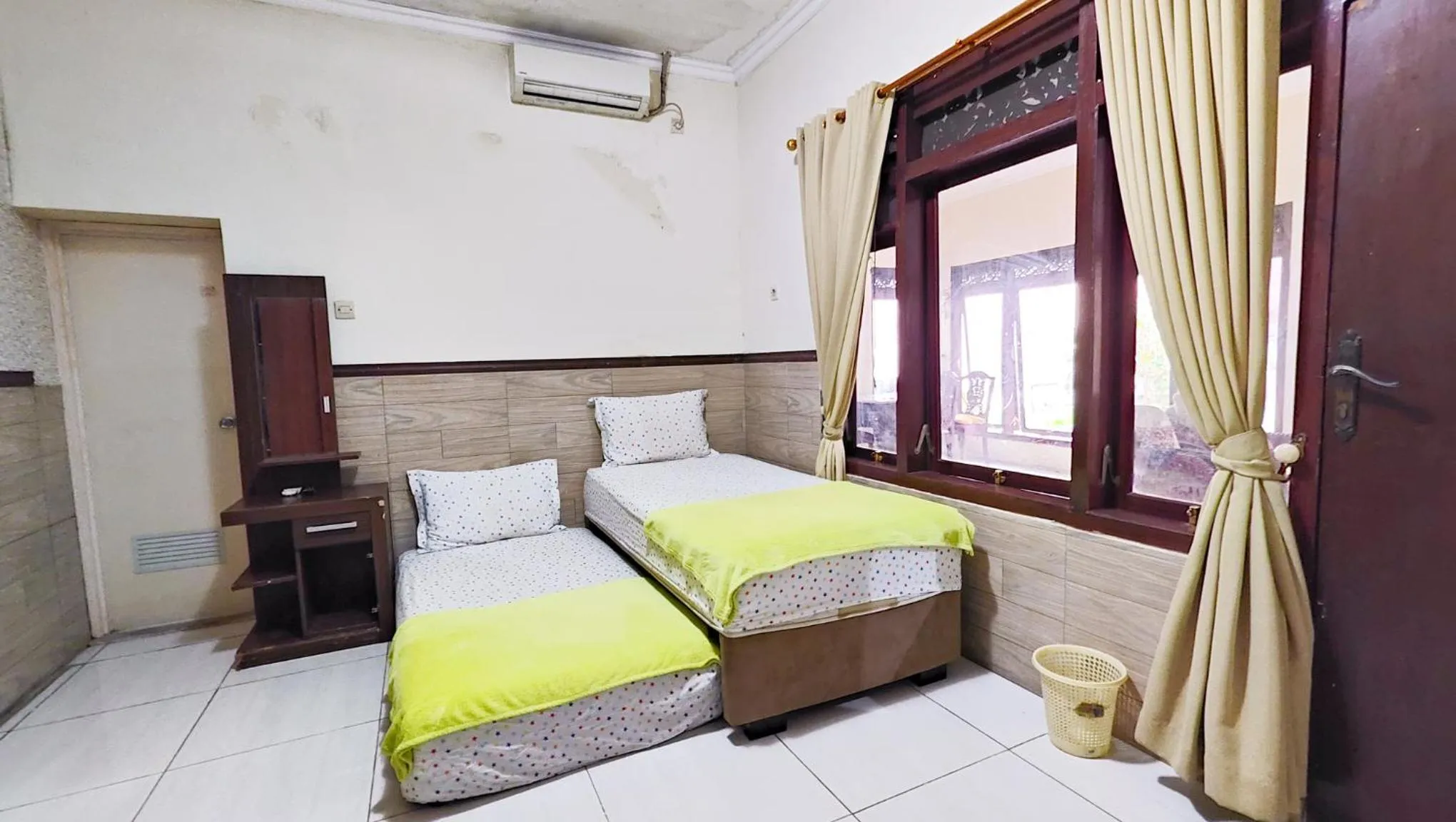Bed in Homey Guesthouse near Sby Zoo Syariah