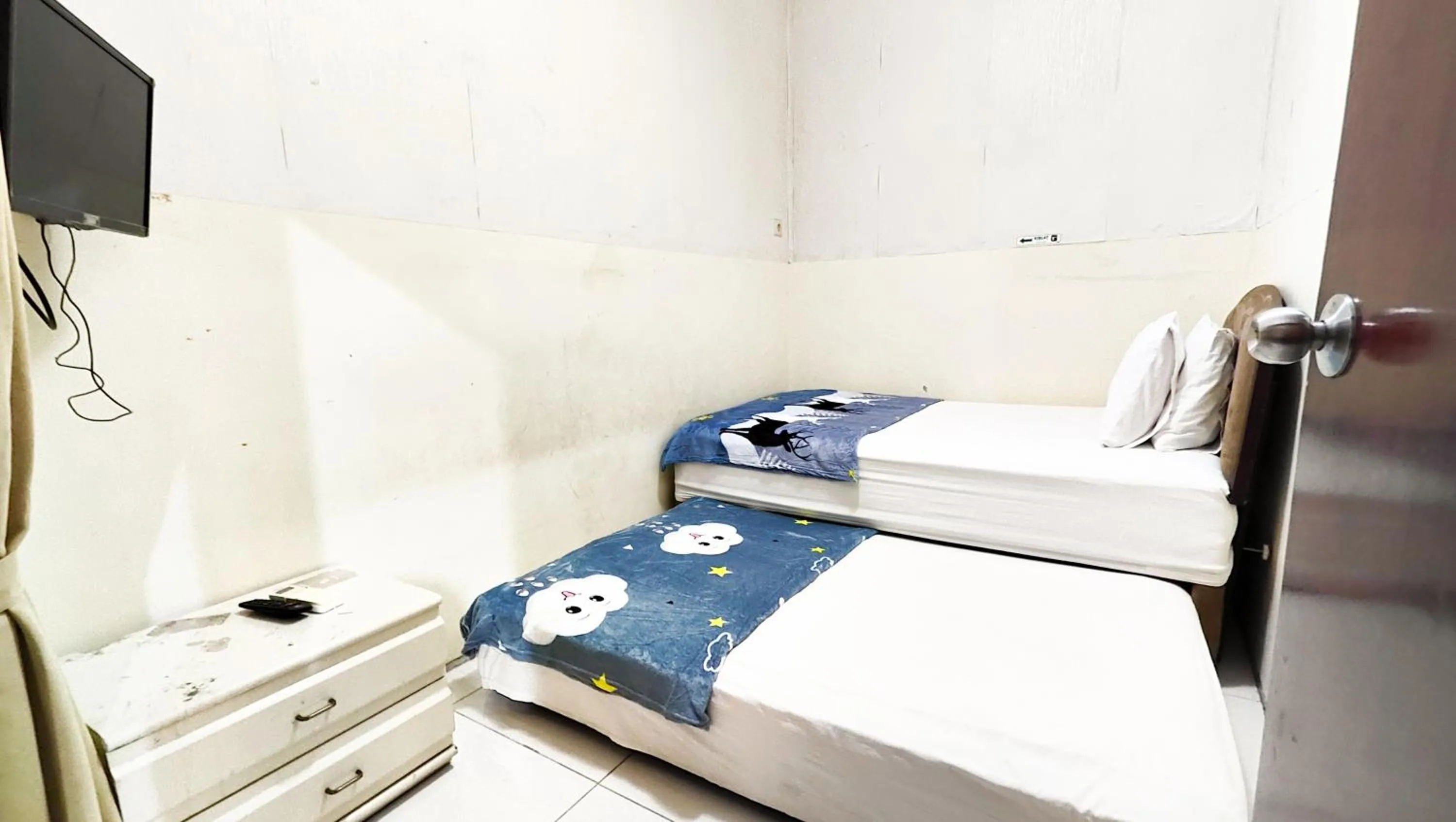 Bedroom in Homey Guesthouse near Sby Zoo Syariah