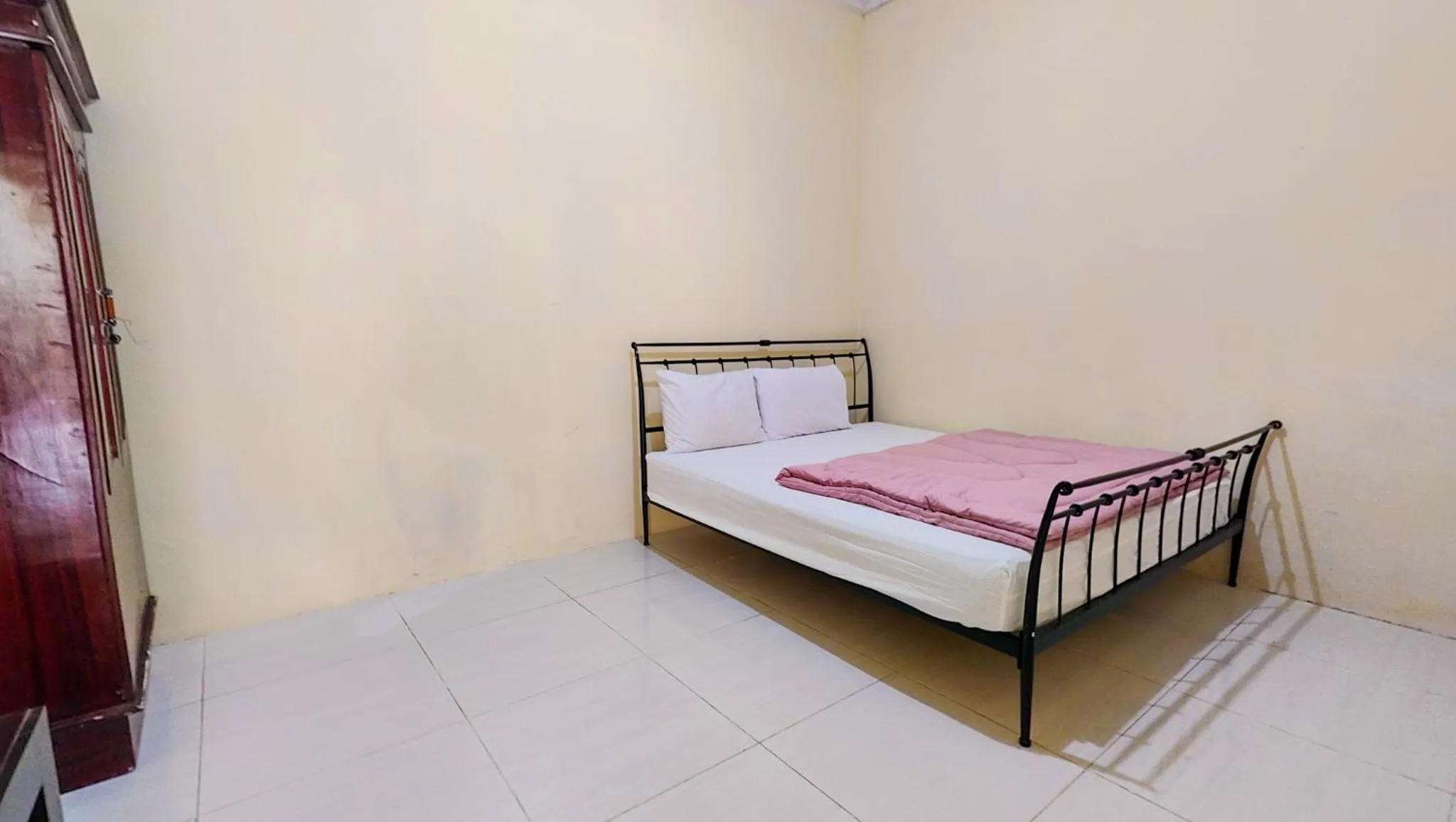Bed in Homey Guesthouse near Sby Zoo Syariah