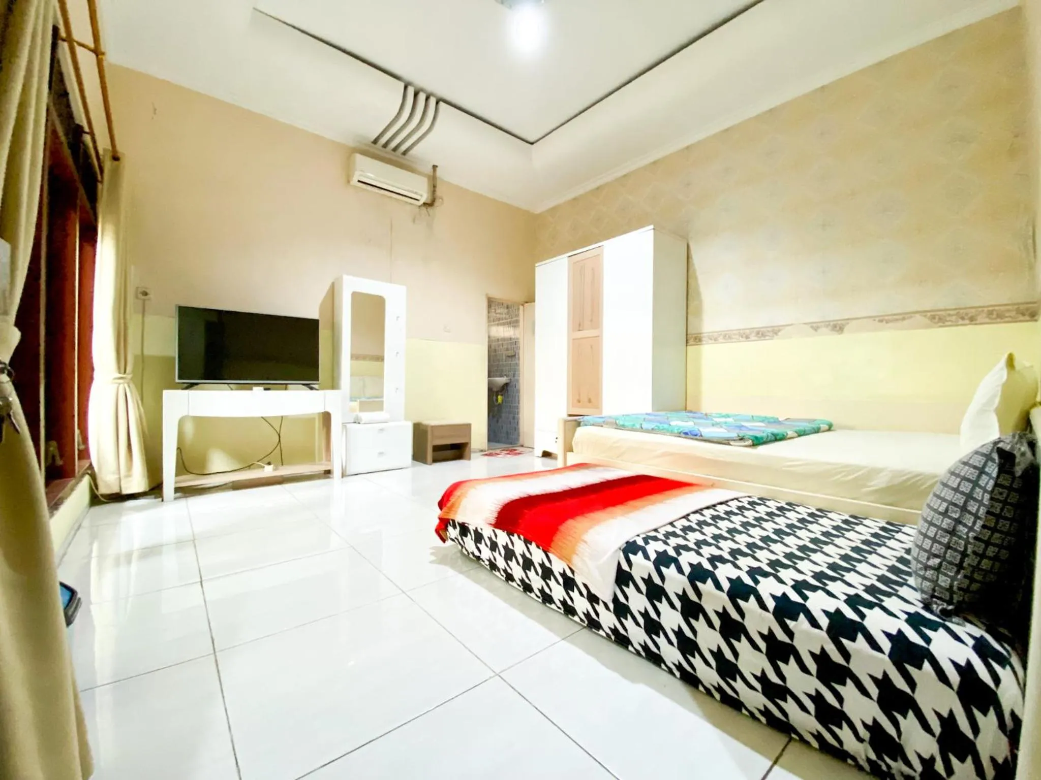 Bed in Homey Guesthouse near Sby Zoo Syariah