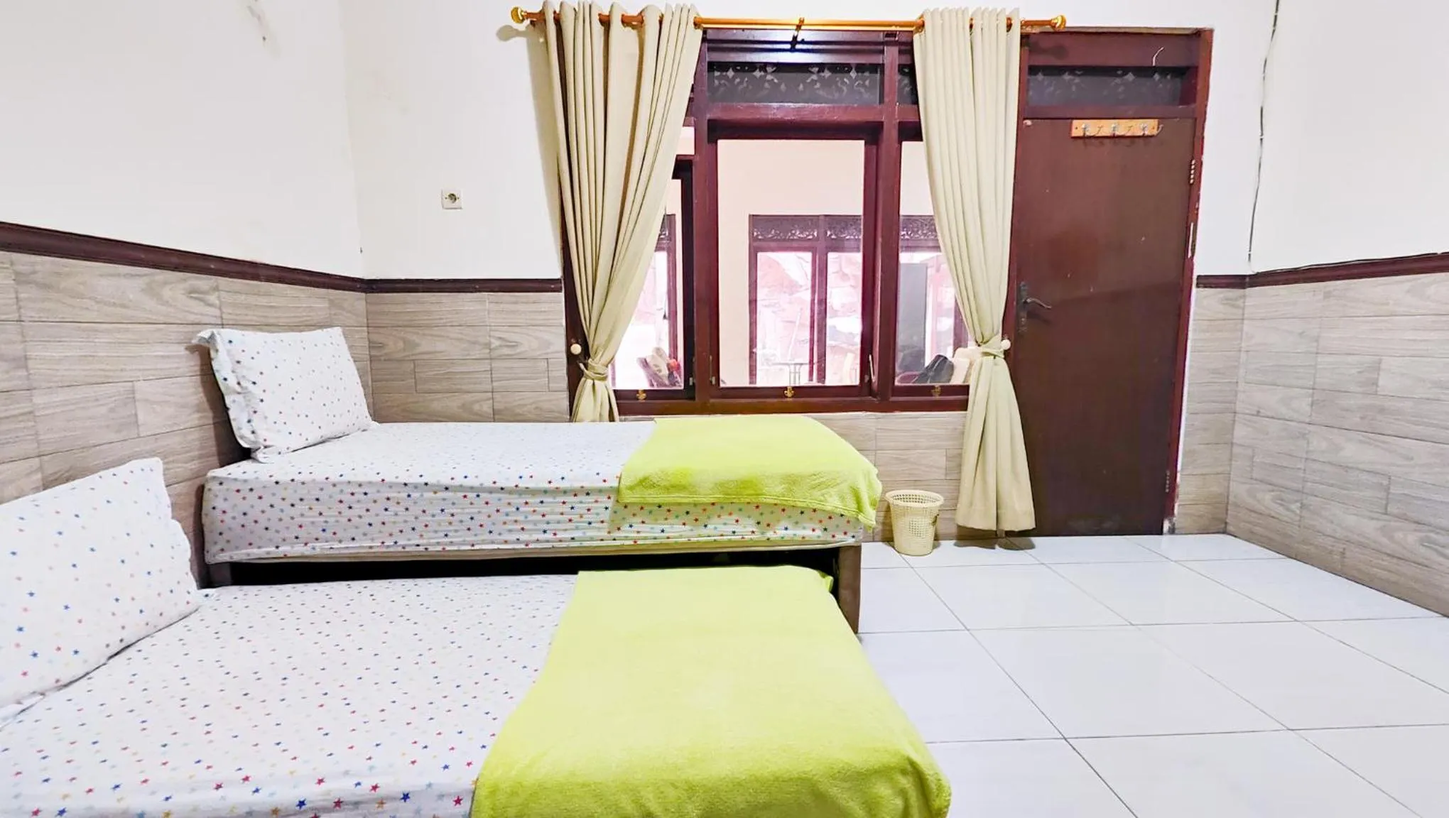 Bed in Homey Guesthouse near Sby Zoo Syariah