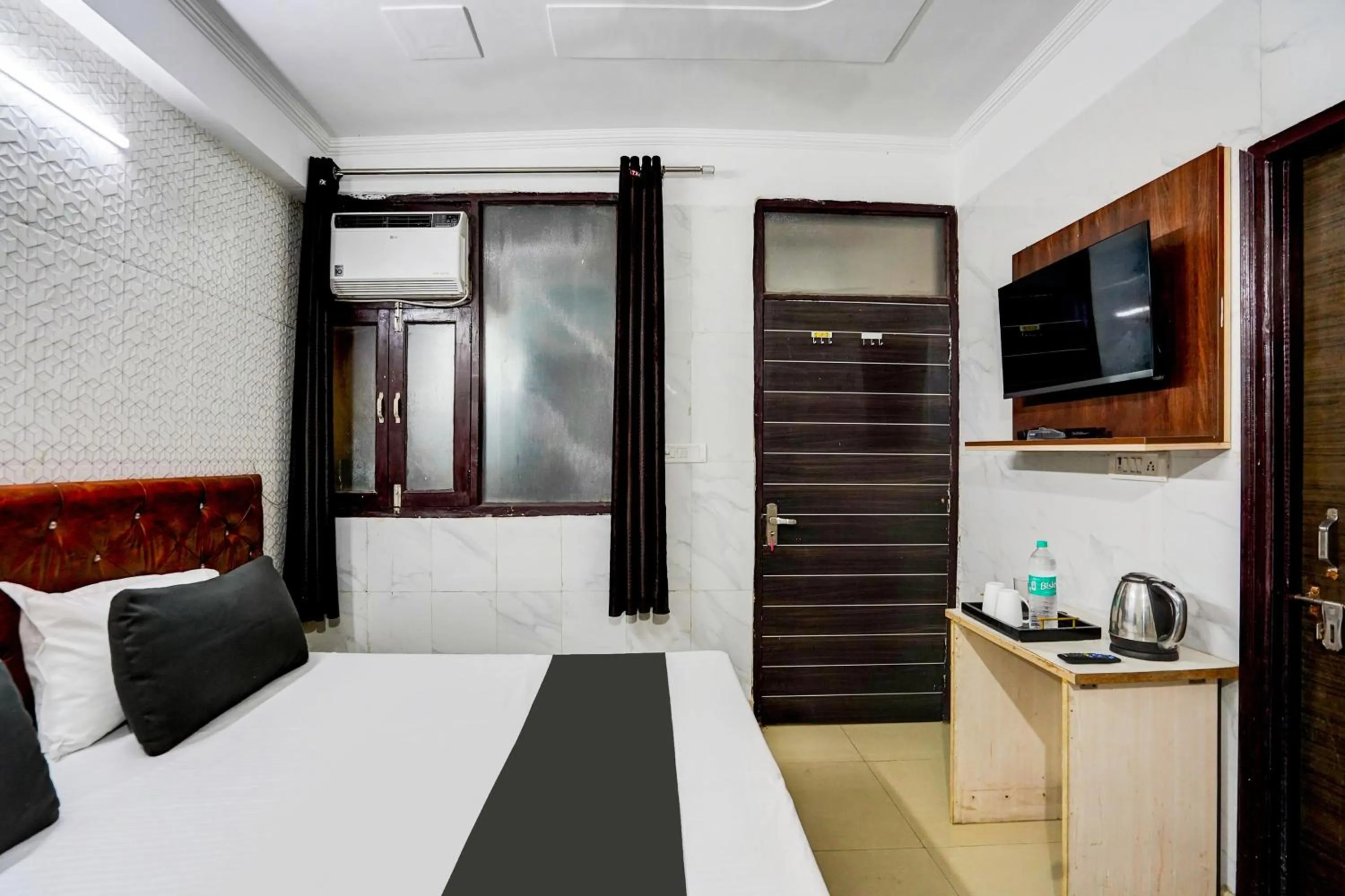 Bedroom, Bed in Hotel O The Maruti hotel