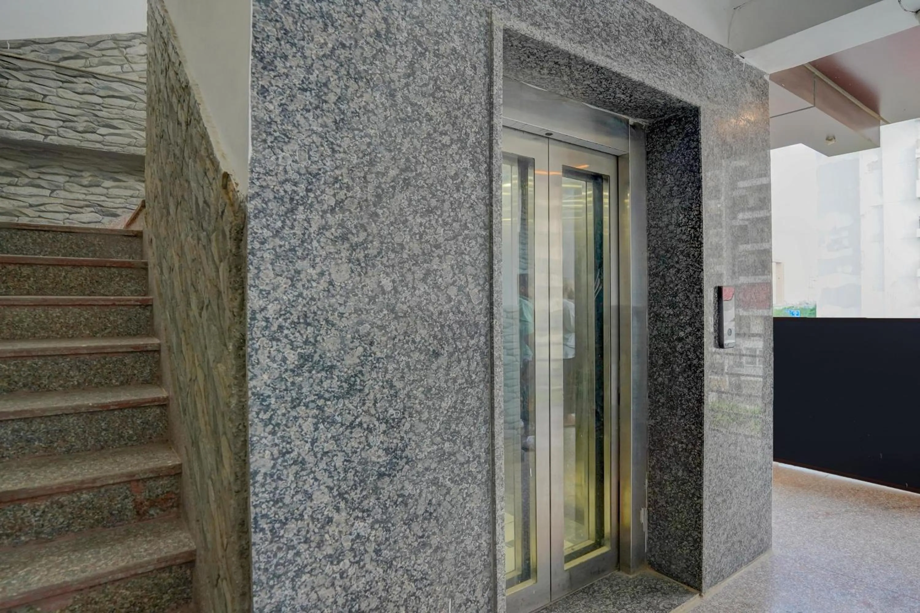 Lobby or reception in Super Hotel O The Maruti hotel