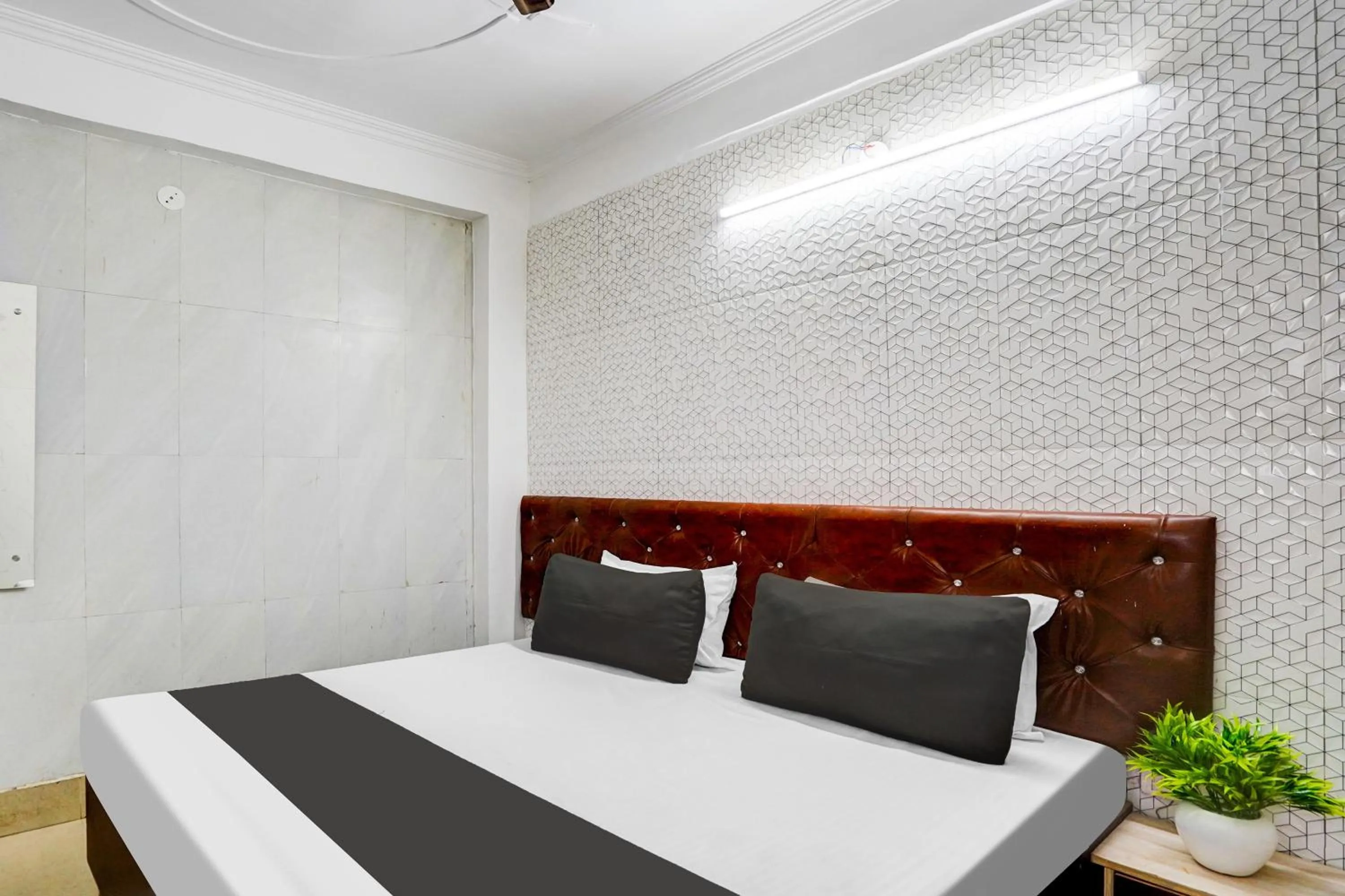 Bedroom, Bed in Super Hotel O The Maruti hotel