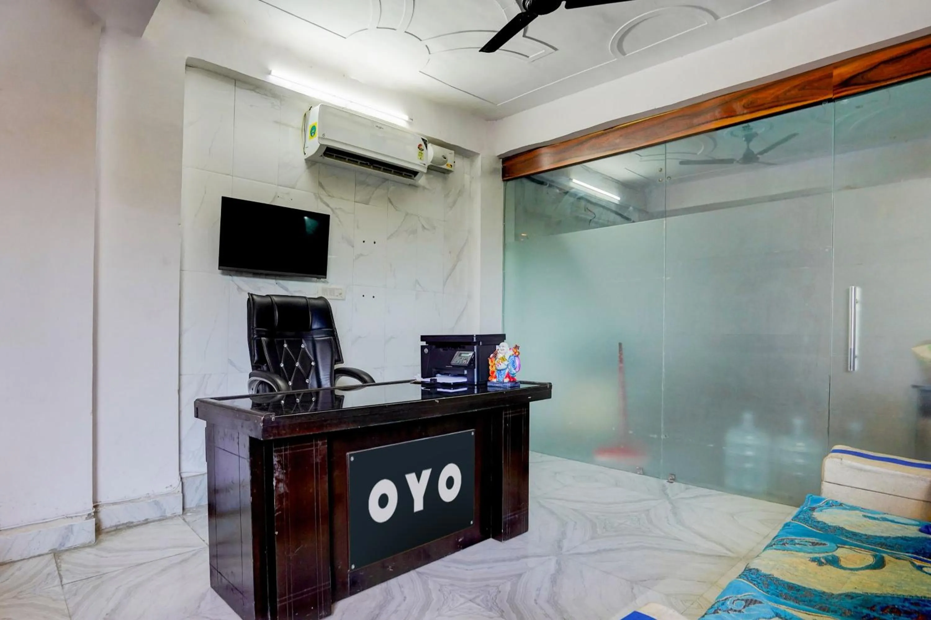 Lobby or reception in Super Hotel O The Maruti hotel