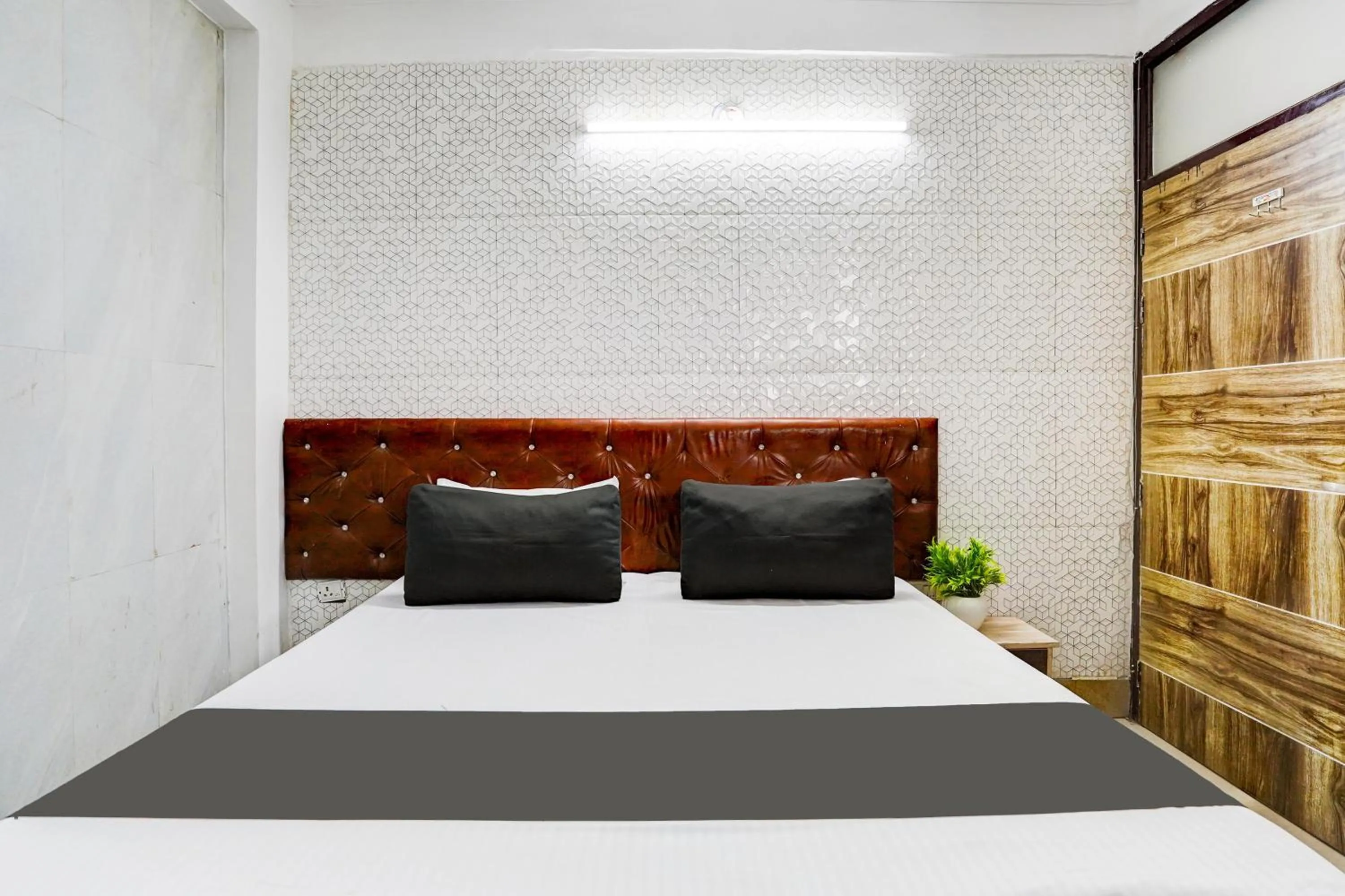 Bedroom, Bed in Super Hotel O The Maruti hotel