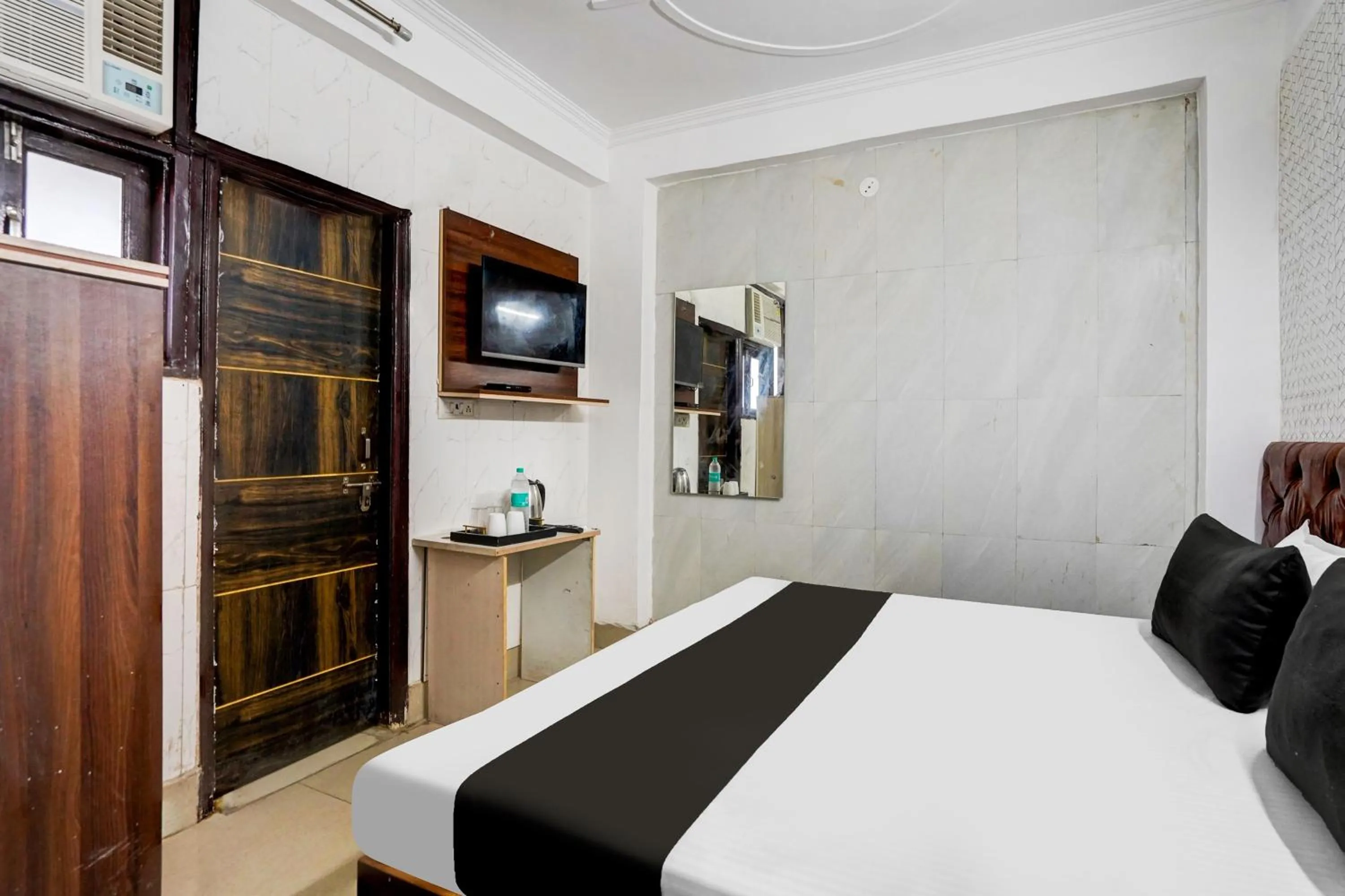 Bedroom, Bed in Super Hotel O The Maruti hotel