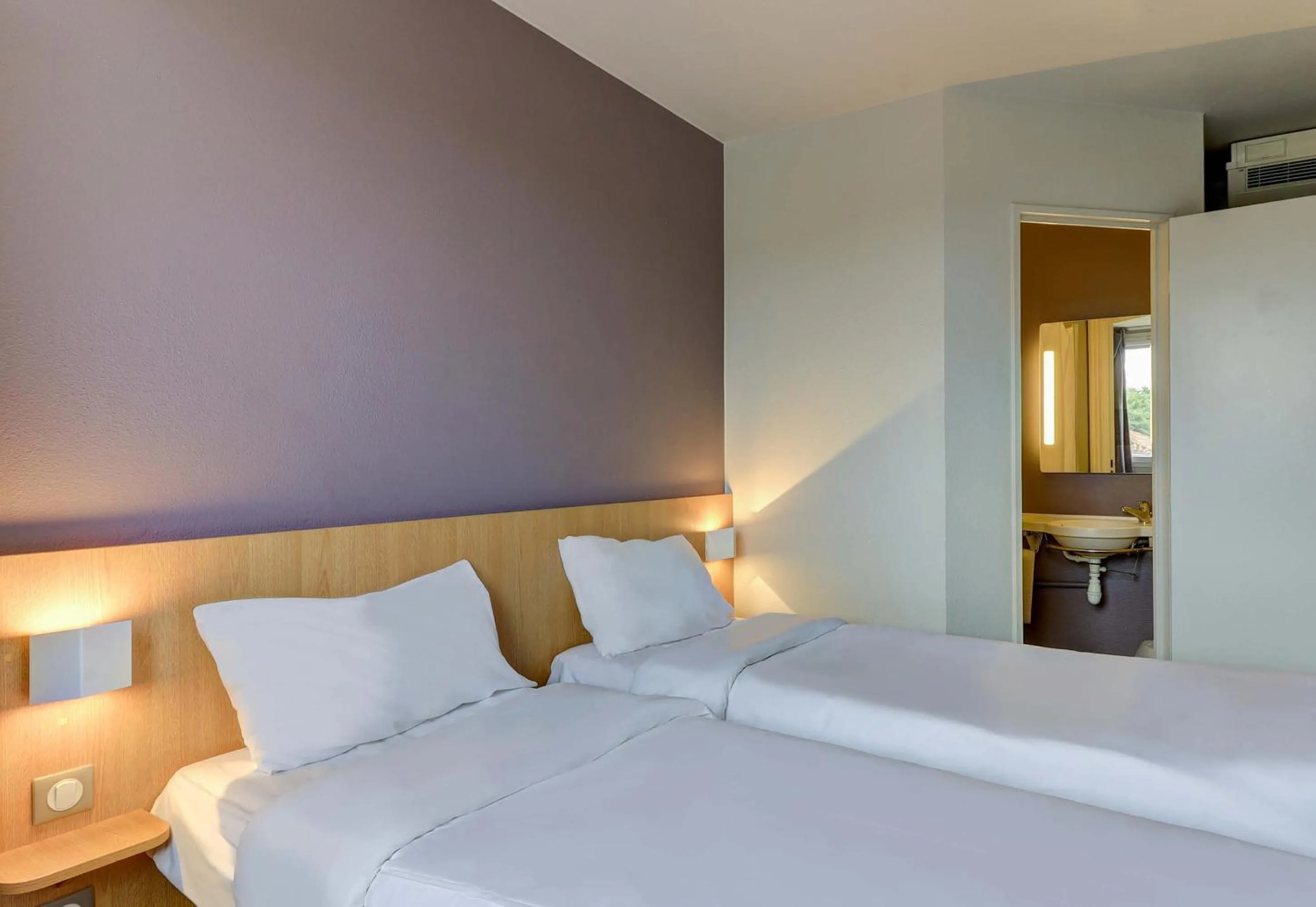 Bedroom, Bed in B&B HOTEL Paray-le-Monial