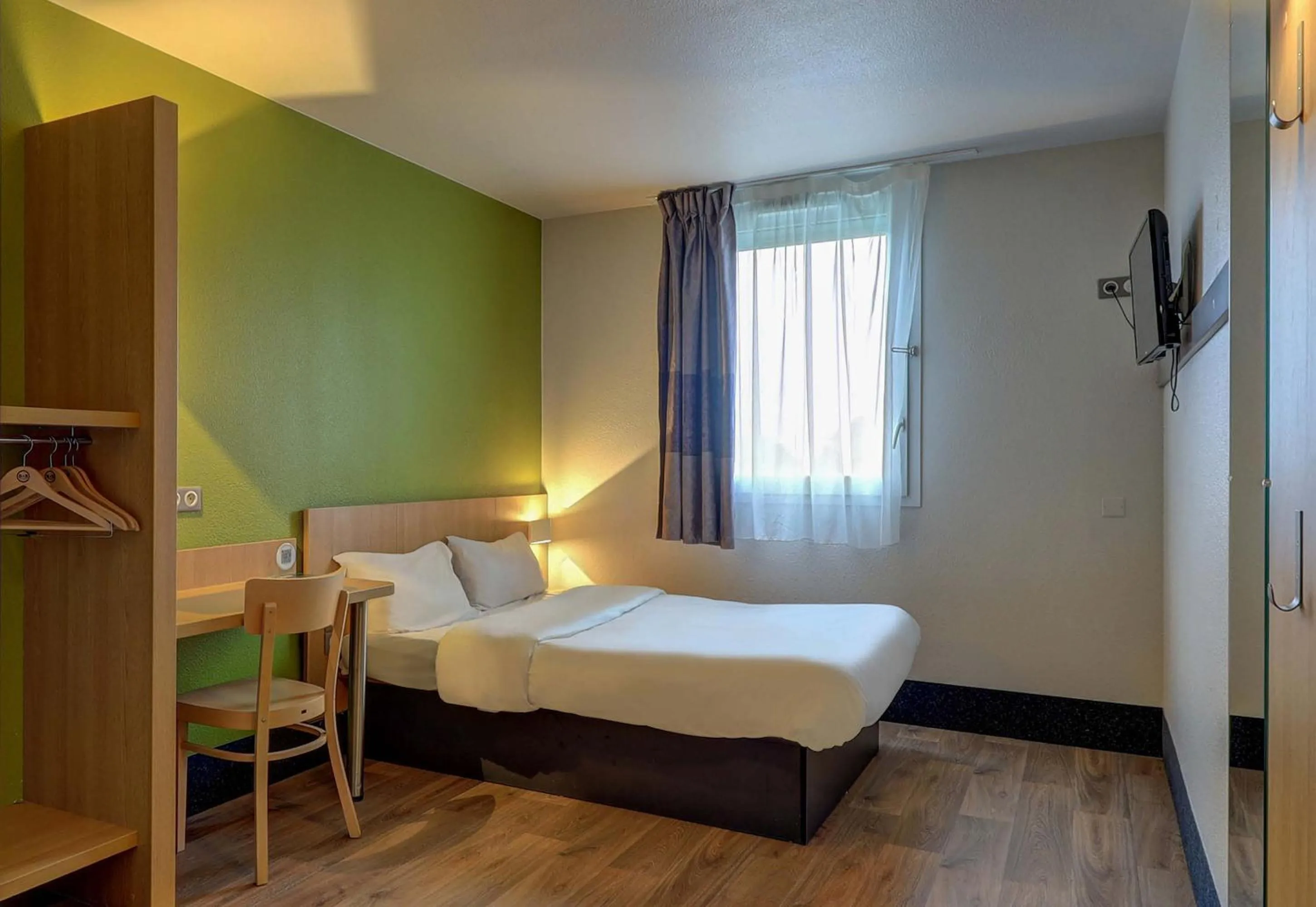 Bedroom, Bed in B&B HOTEL Paray-le-Monial