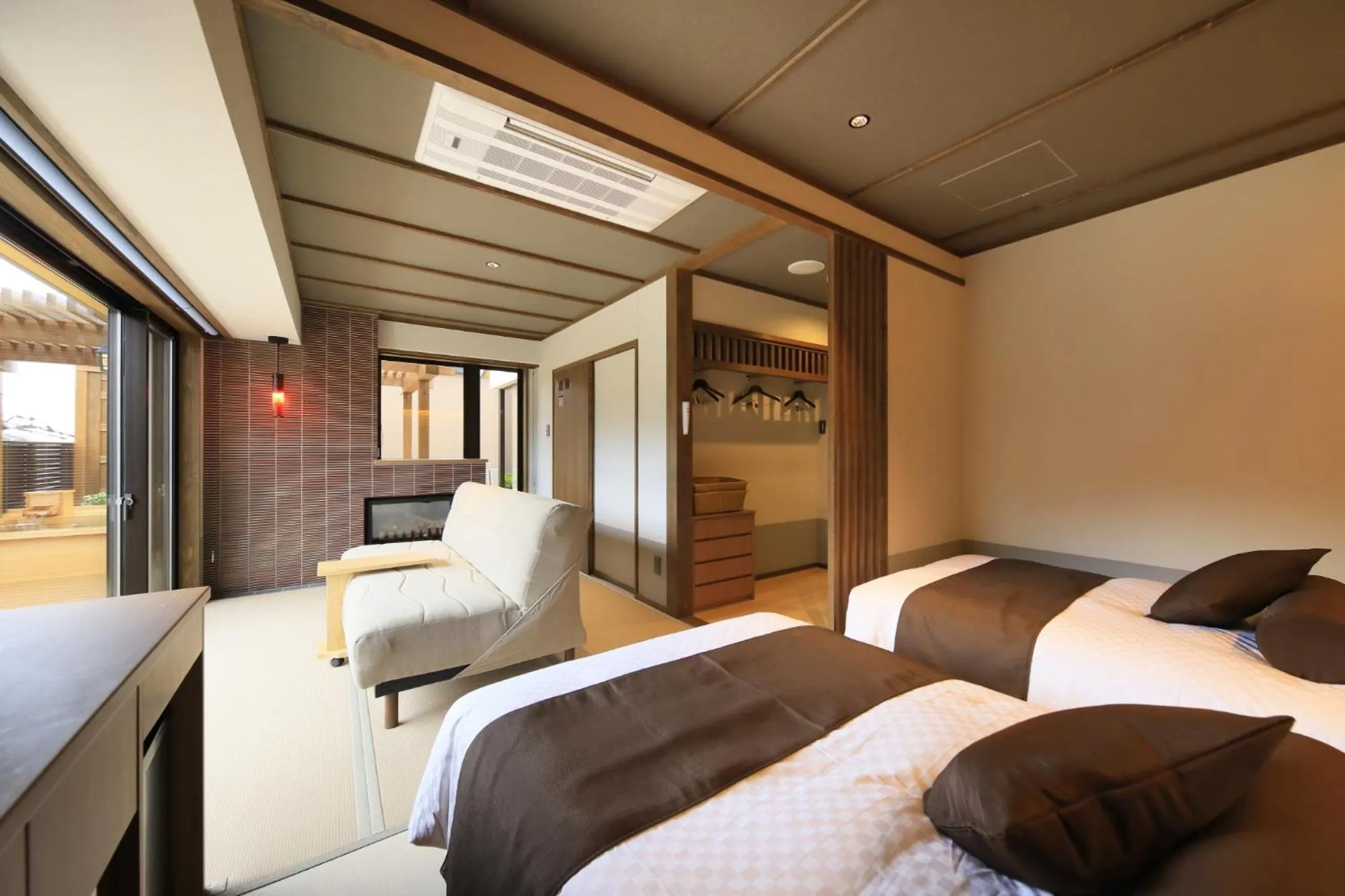 Bed in KusatsuOnsen AeruyadoTakamatsu