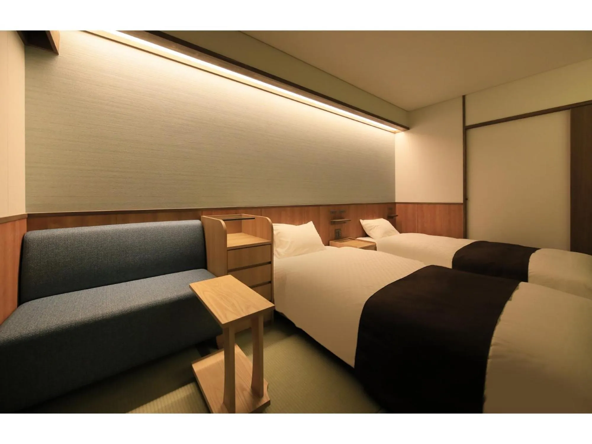 Photo of the whole room, Bed in KusatsuOnsen AeruyadoTakamatsu
