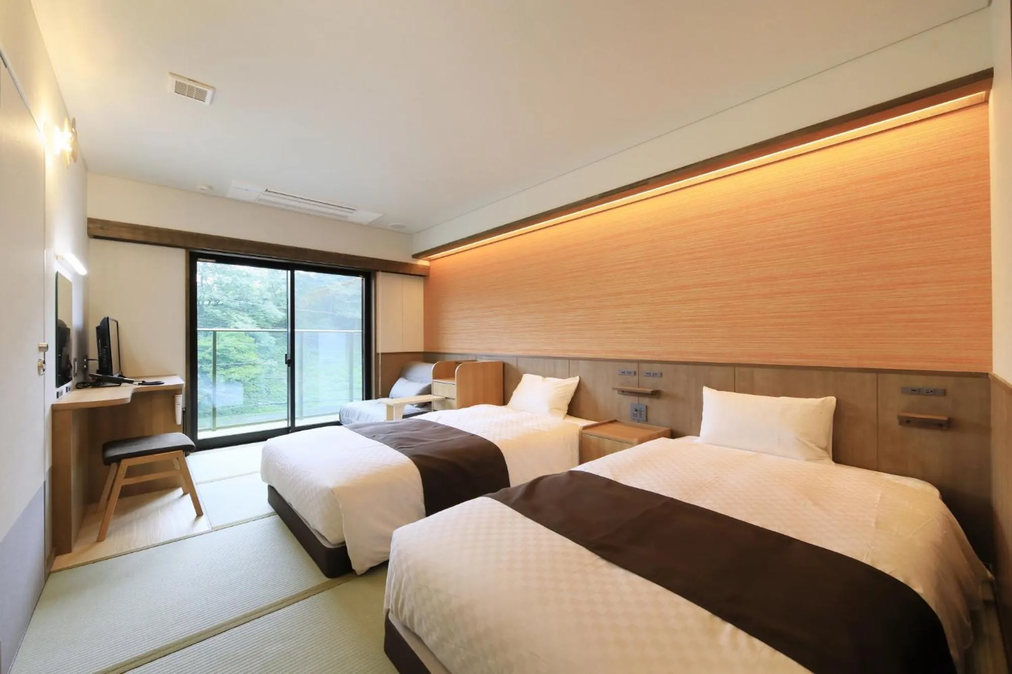 Bed in KusatsuOnsen AeruyadoTakamatsu