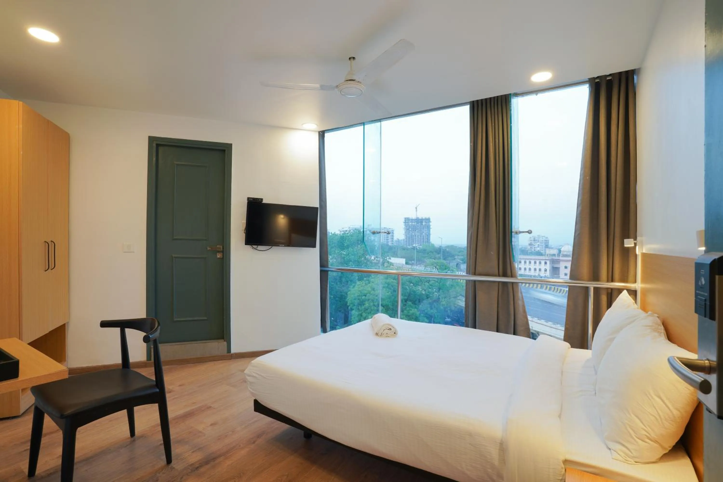 Bedroom, Bed in Uptown Hotel