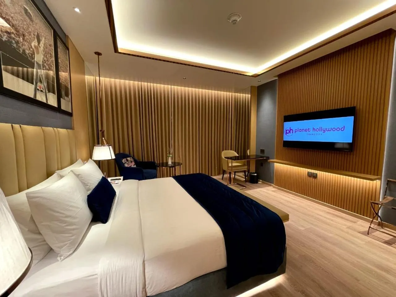 Bed in Planet Hollywood Thane