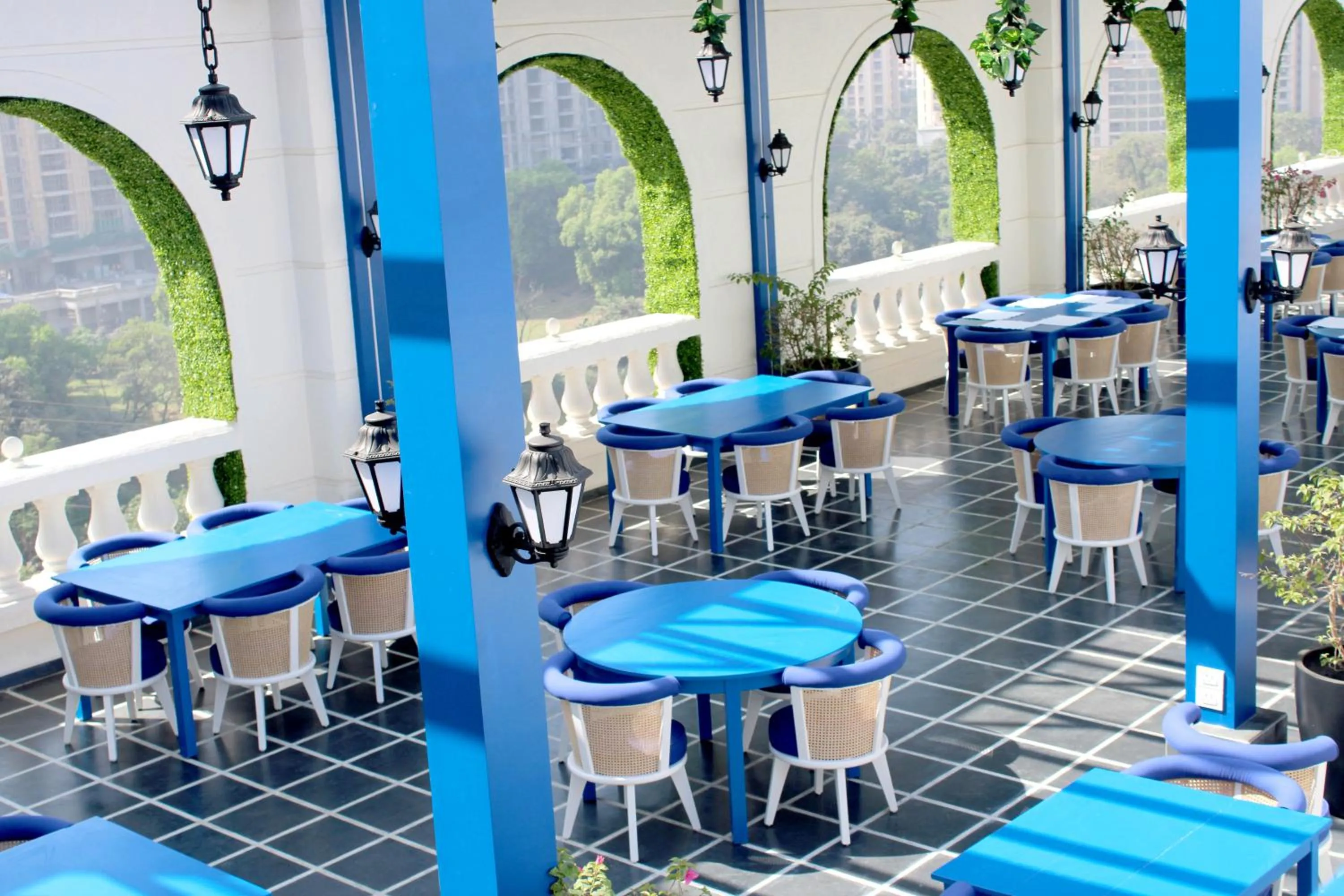 Restaurant/places to eat in Planet Hollywood Thane