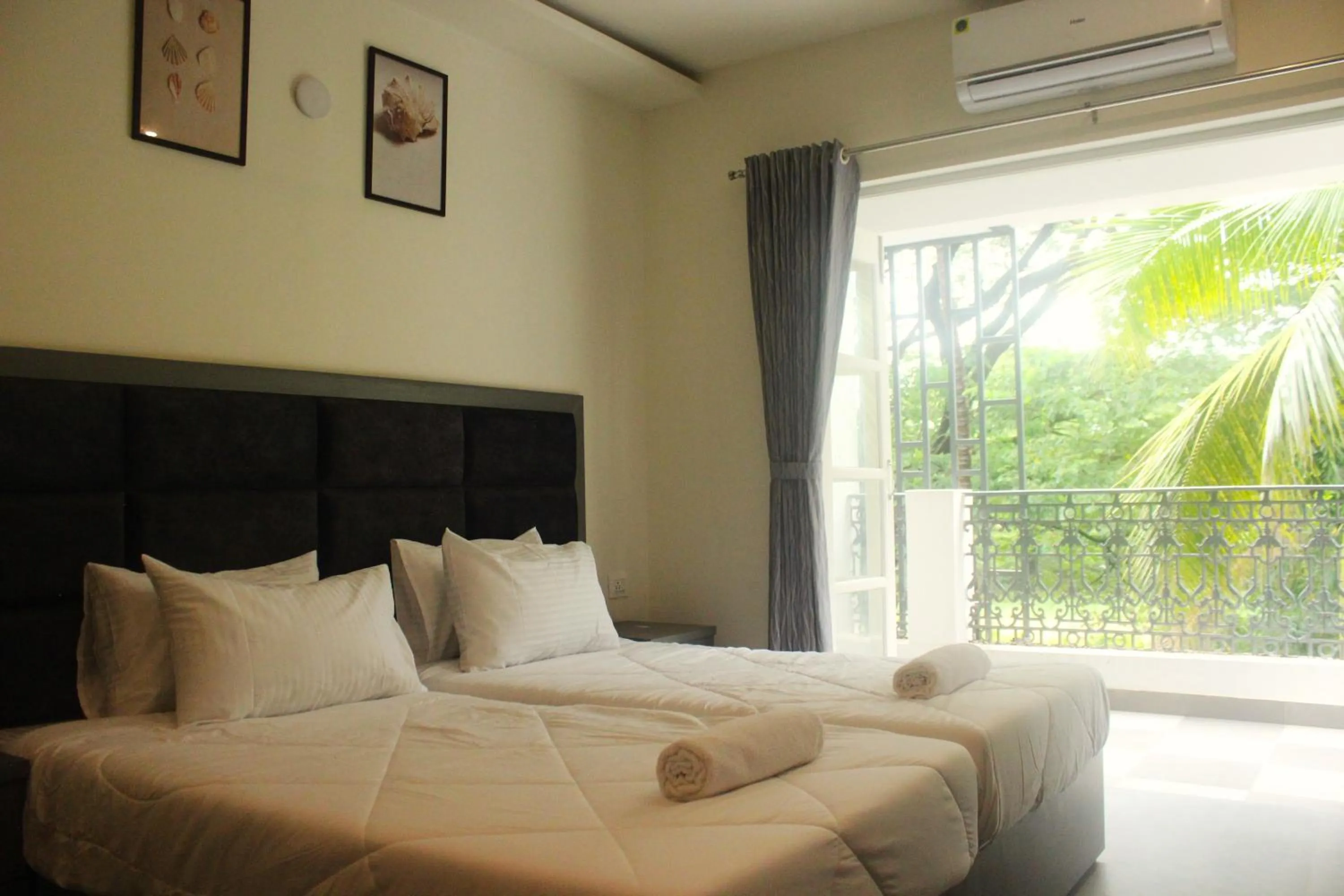 Balcony/Terrace, Bed in Coastal Pearl Hotel Miramar Panaji