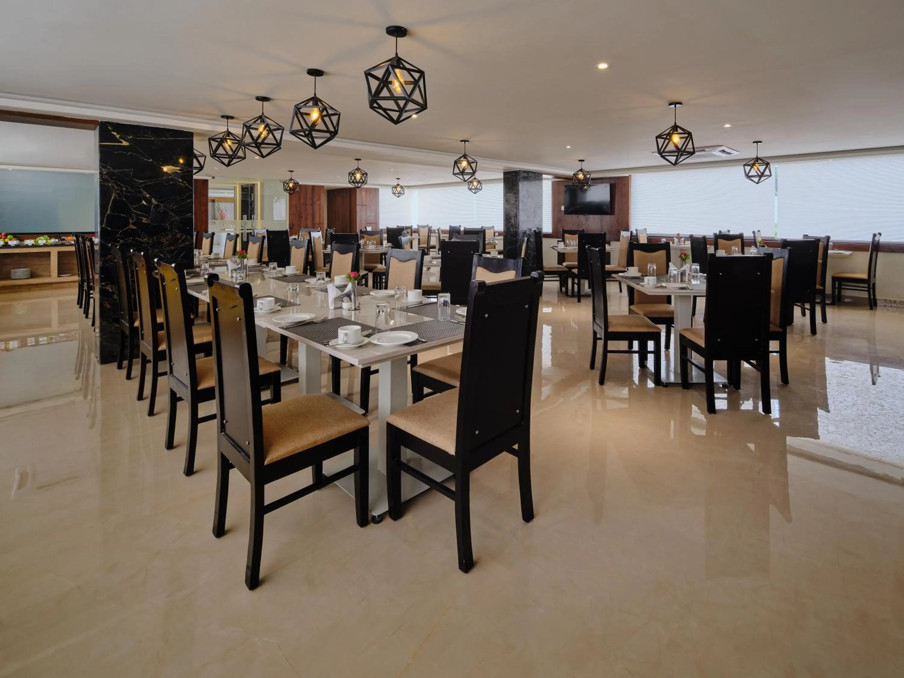 Restaurant/places to eat in Essentia Premier Hotel Chennai OMR